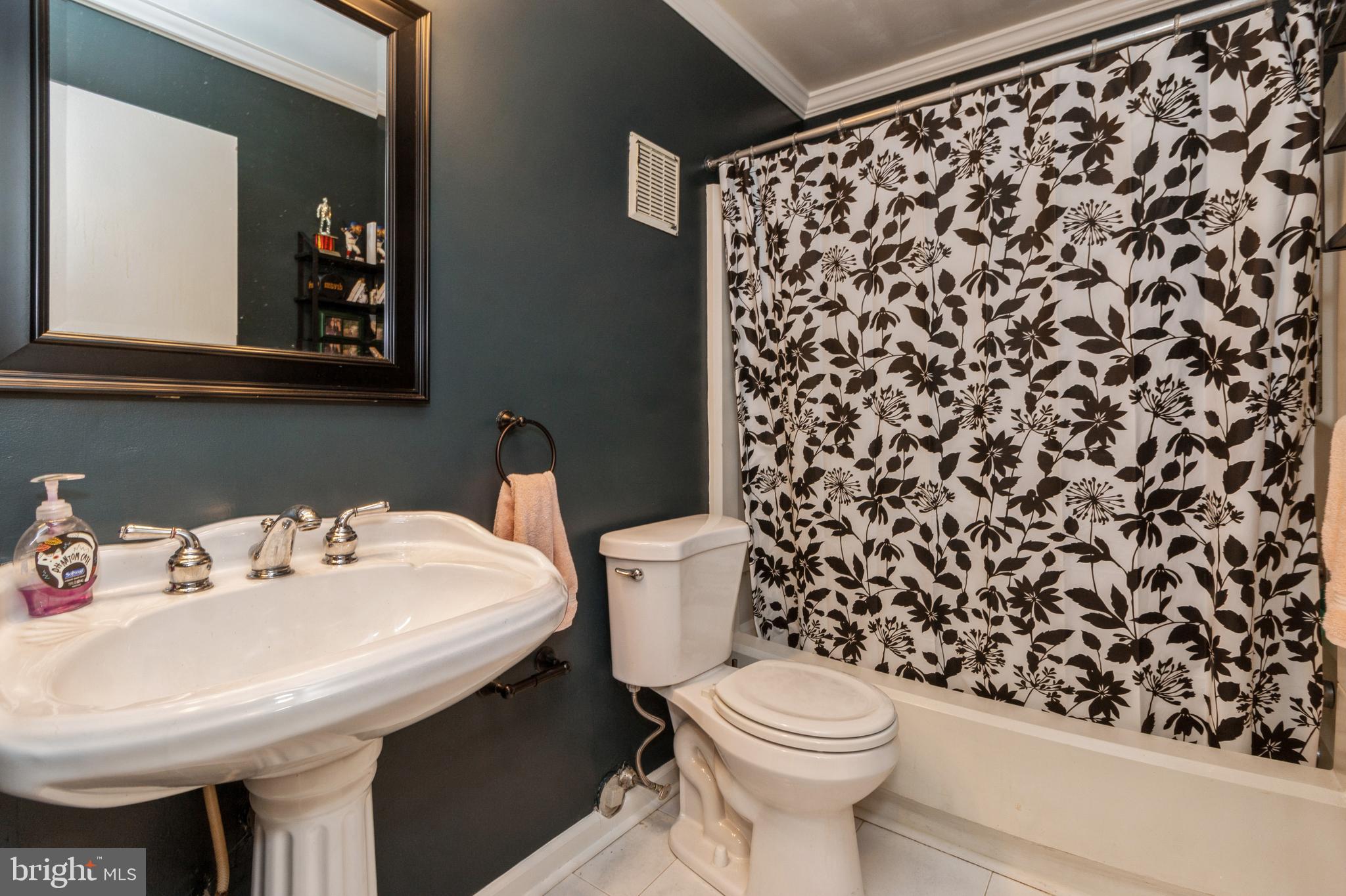 HOLLOWS - Residential Lease