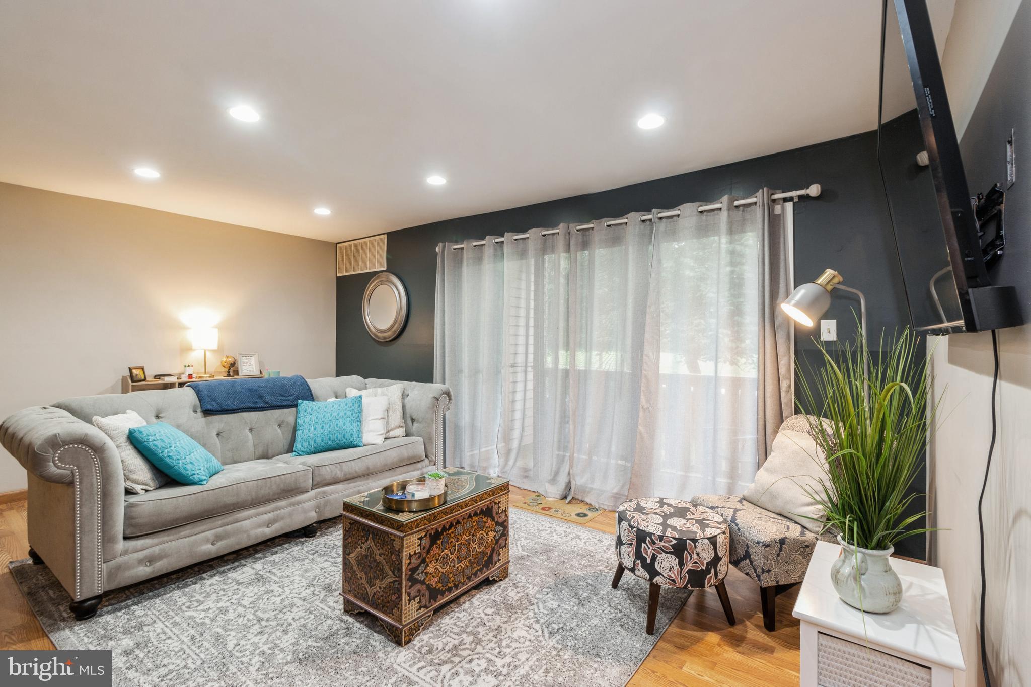 HOLLOWS - Residential Lease