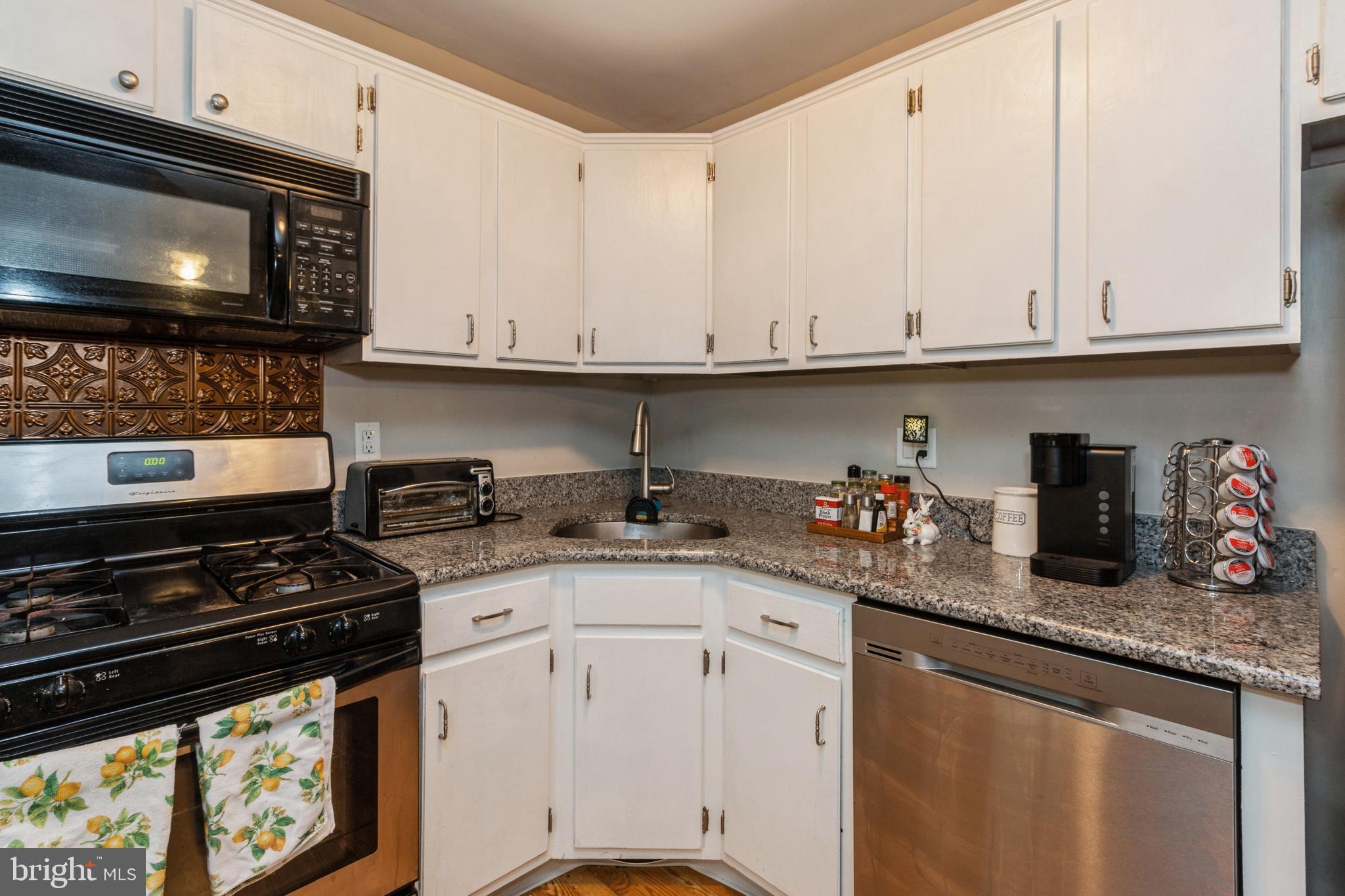 HOLLOWS - Residential Lease