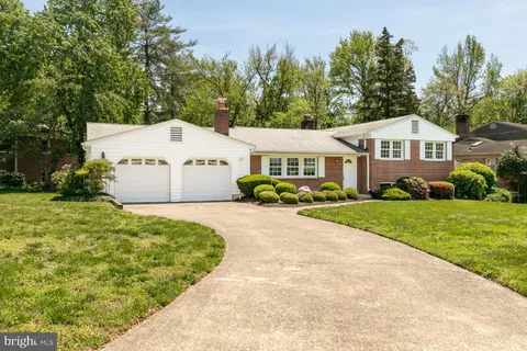 1915 Shannon Court, Alexandria, VA MLS: VAFX2238908
