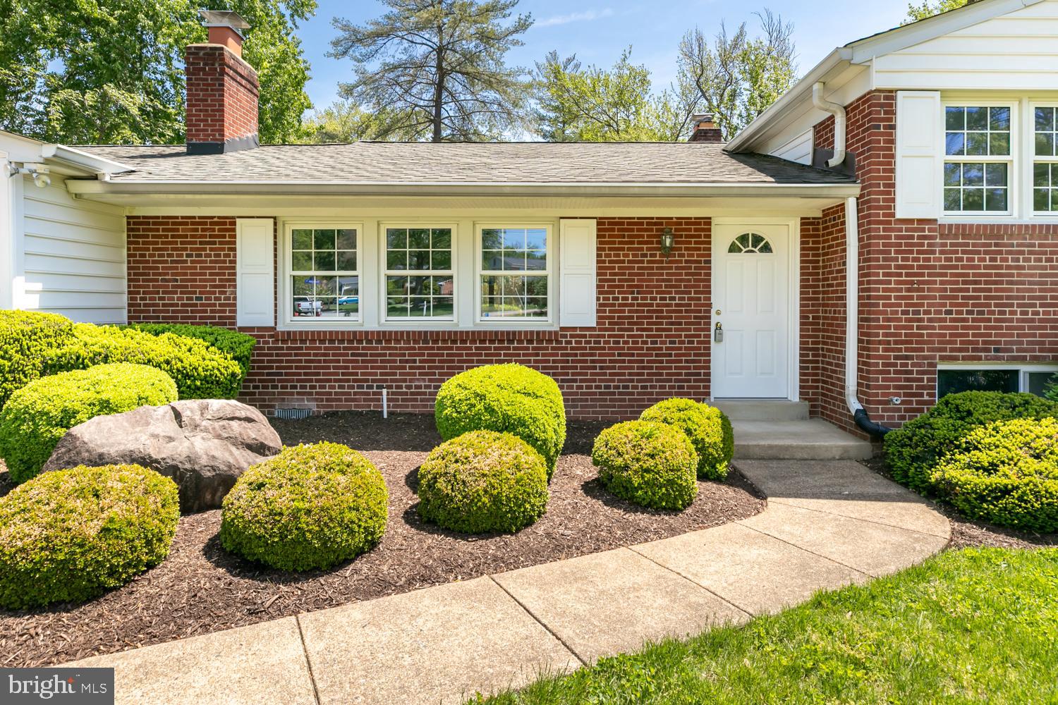 1915 SHANNON COURT