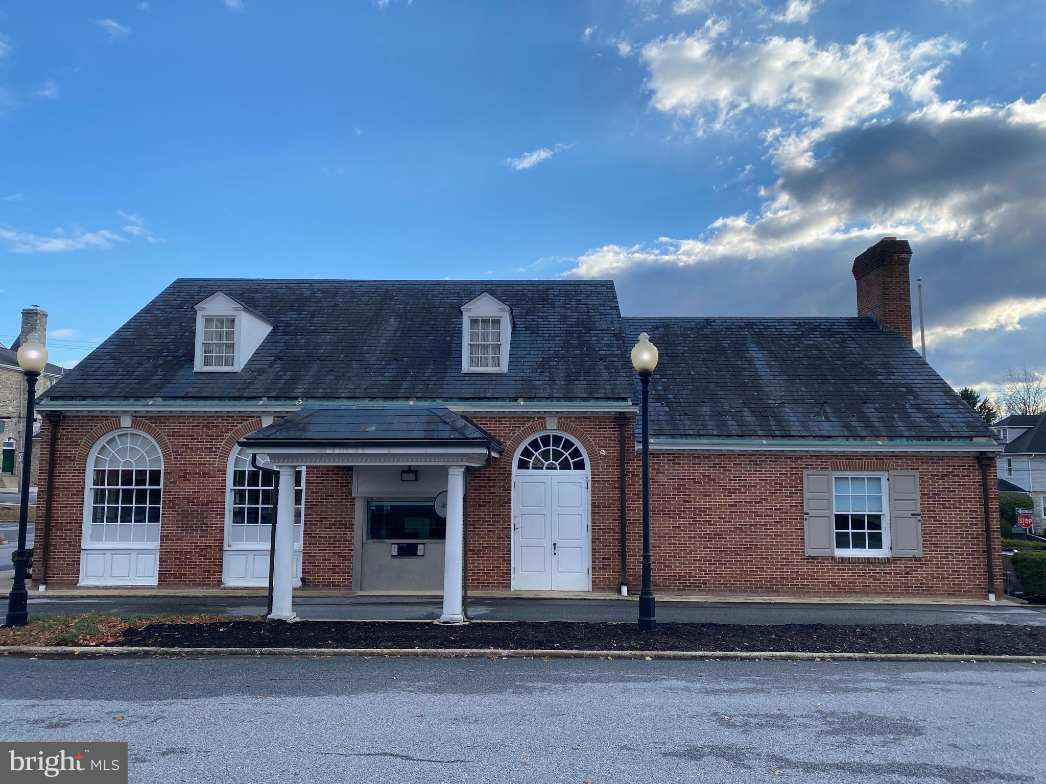 313 W CYPRESS STREET