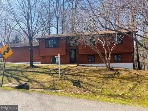 Homes For Sale - 3160 Rolling Road<br/> EDGEWATER, MD 21037