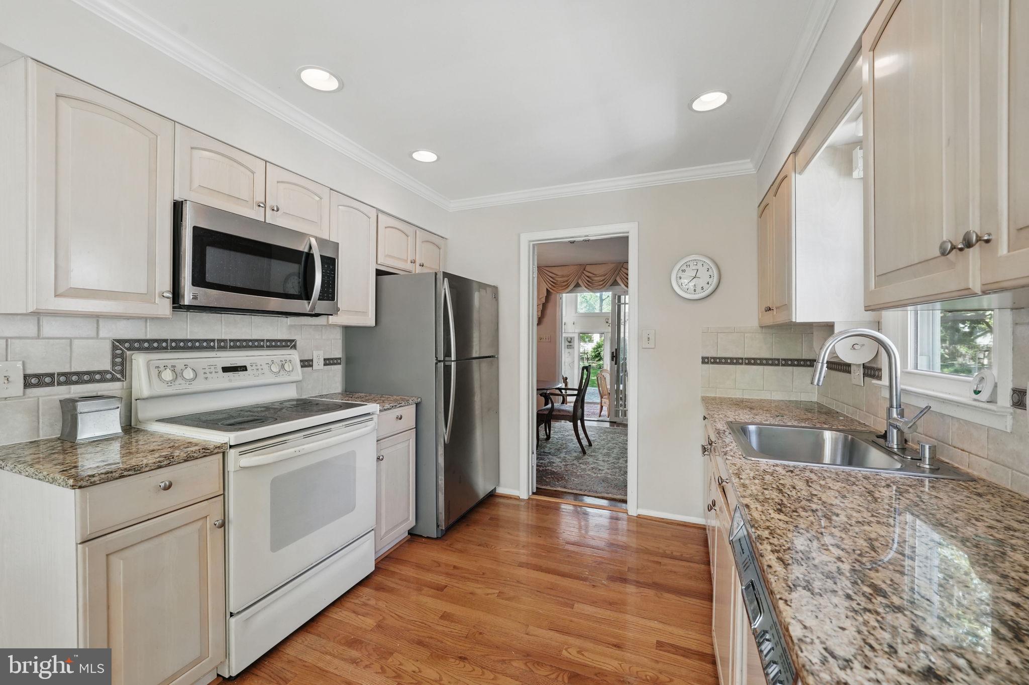 MOUNT VERNON MANOR - Residential