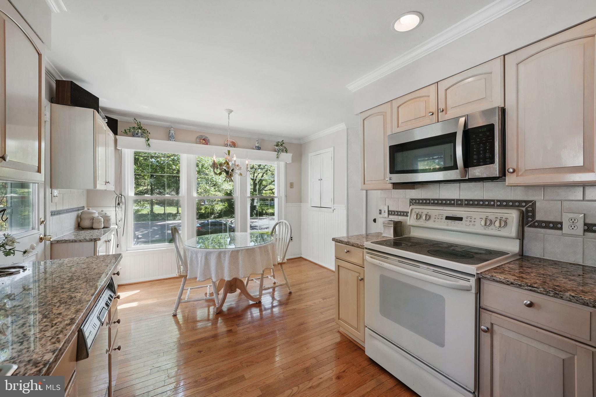 MOUNT VERNON MANOR - Residential