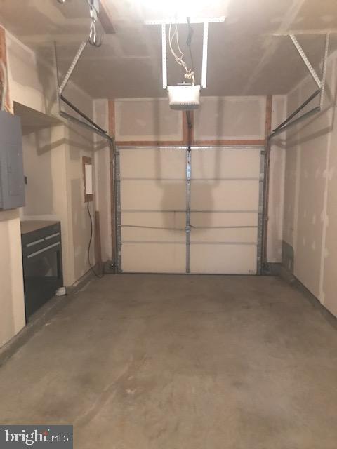 COUNTY CENTER - Residential Lease