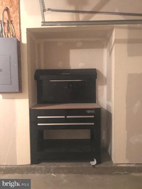 COUNTY CENTER - Residential Lease