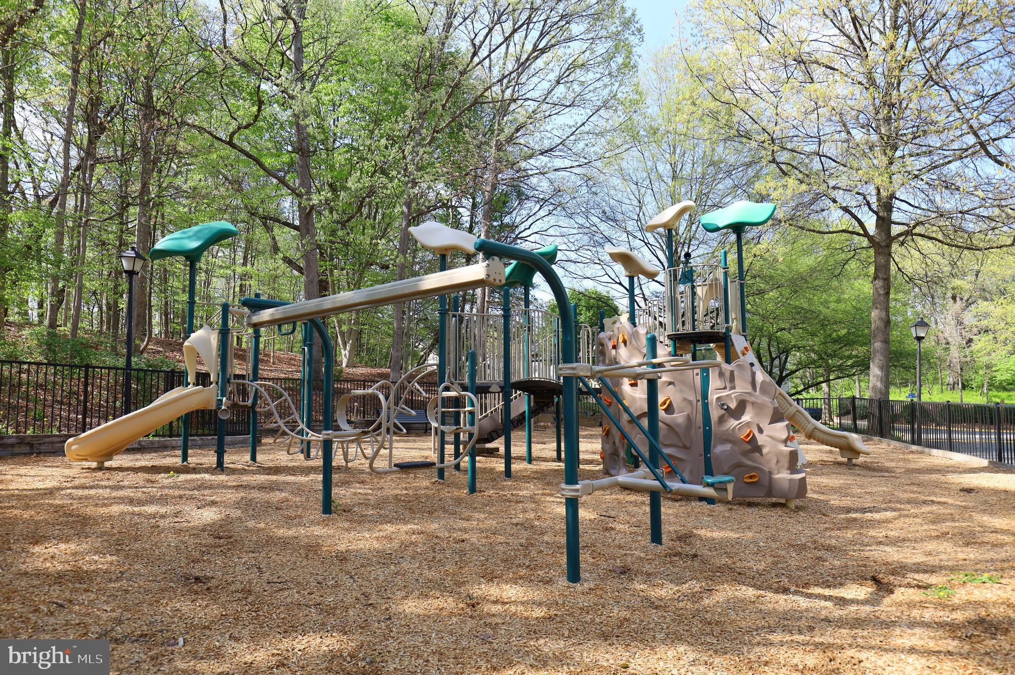 SPRINGFIELD OAKS - Residential