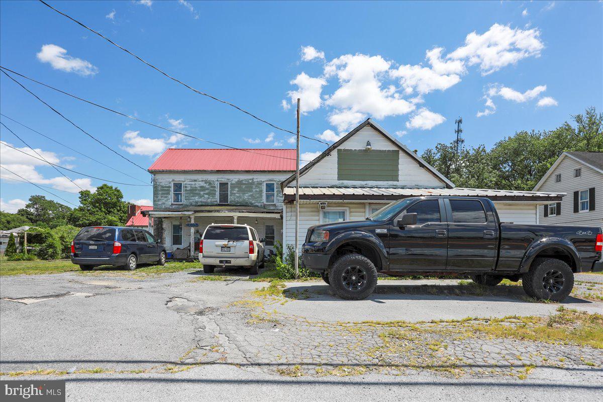 9038 WILLIAMSPORT PIKE