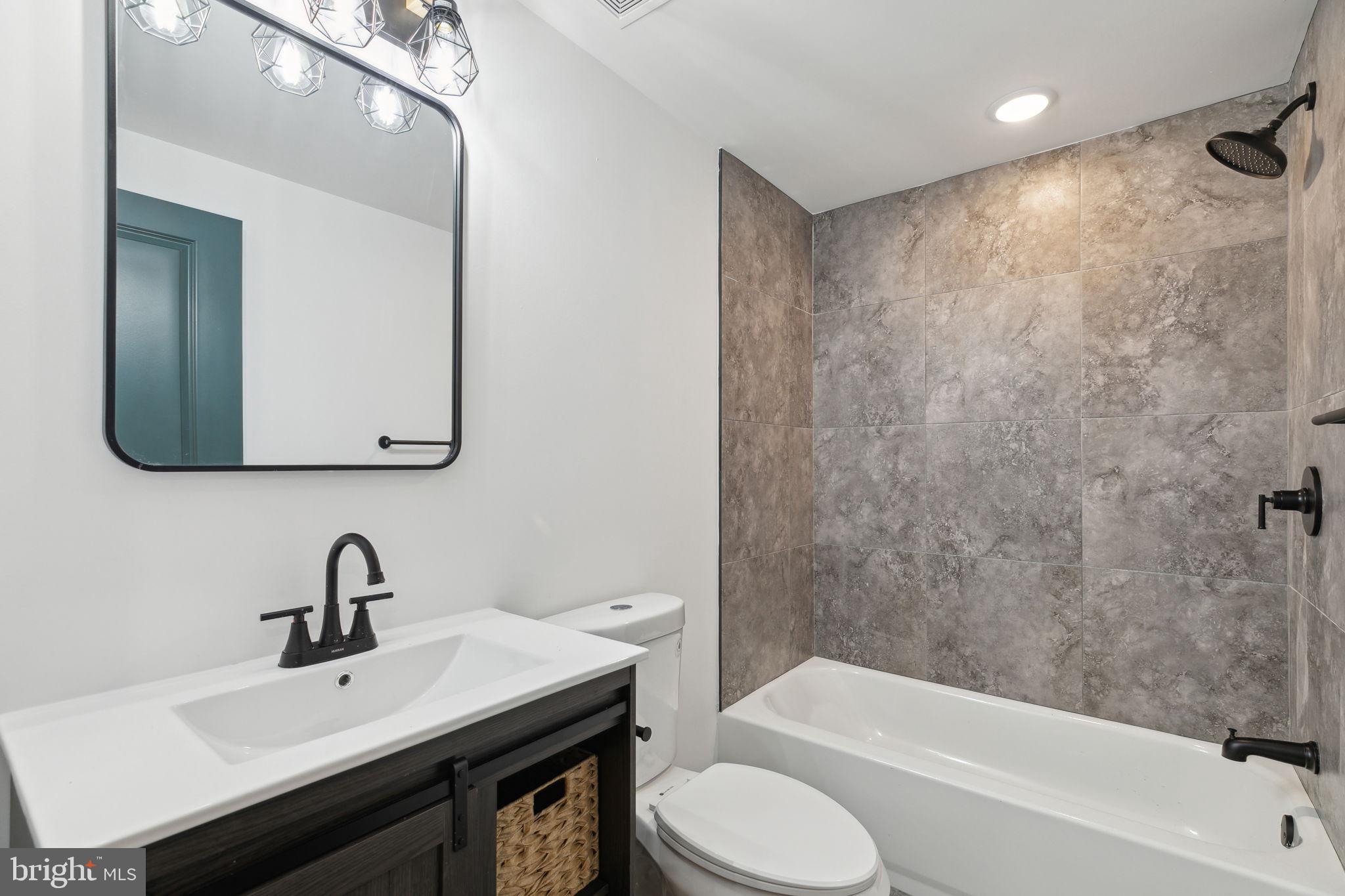 TEMPLE UNIVERSITY - Residential Lease