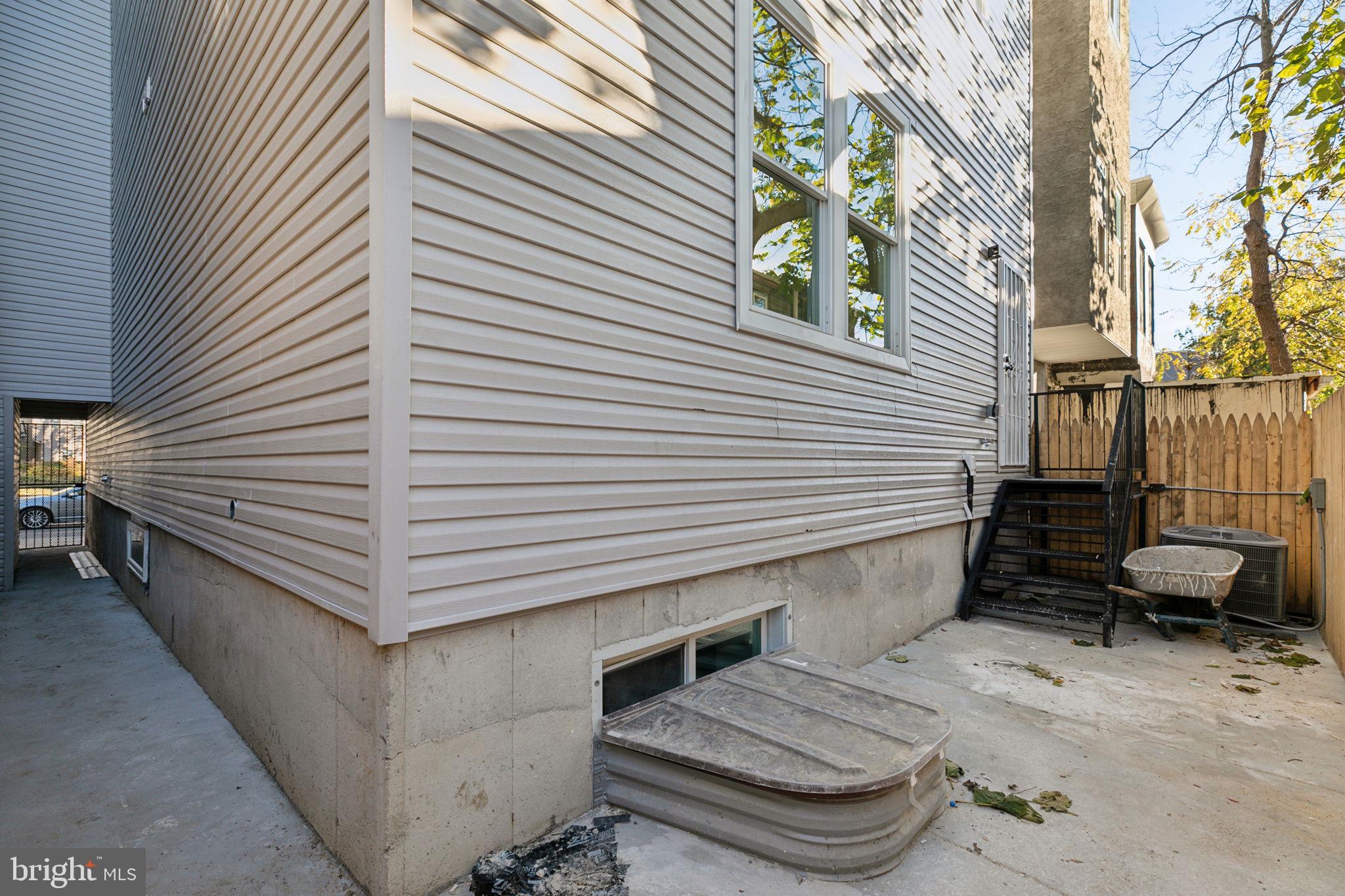 TEMPLE UNIVERSITY - Residential Lease