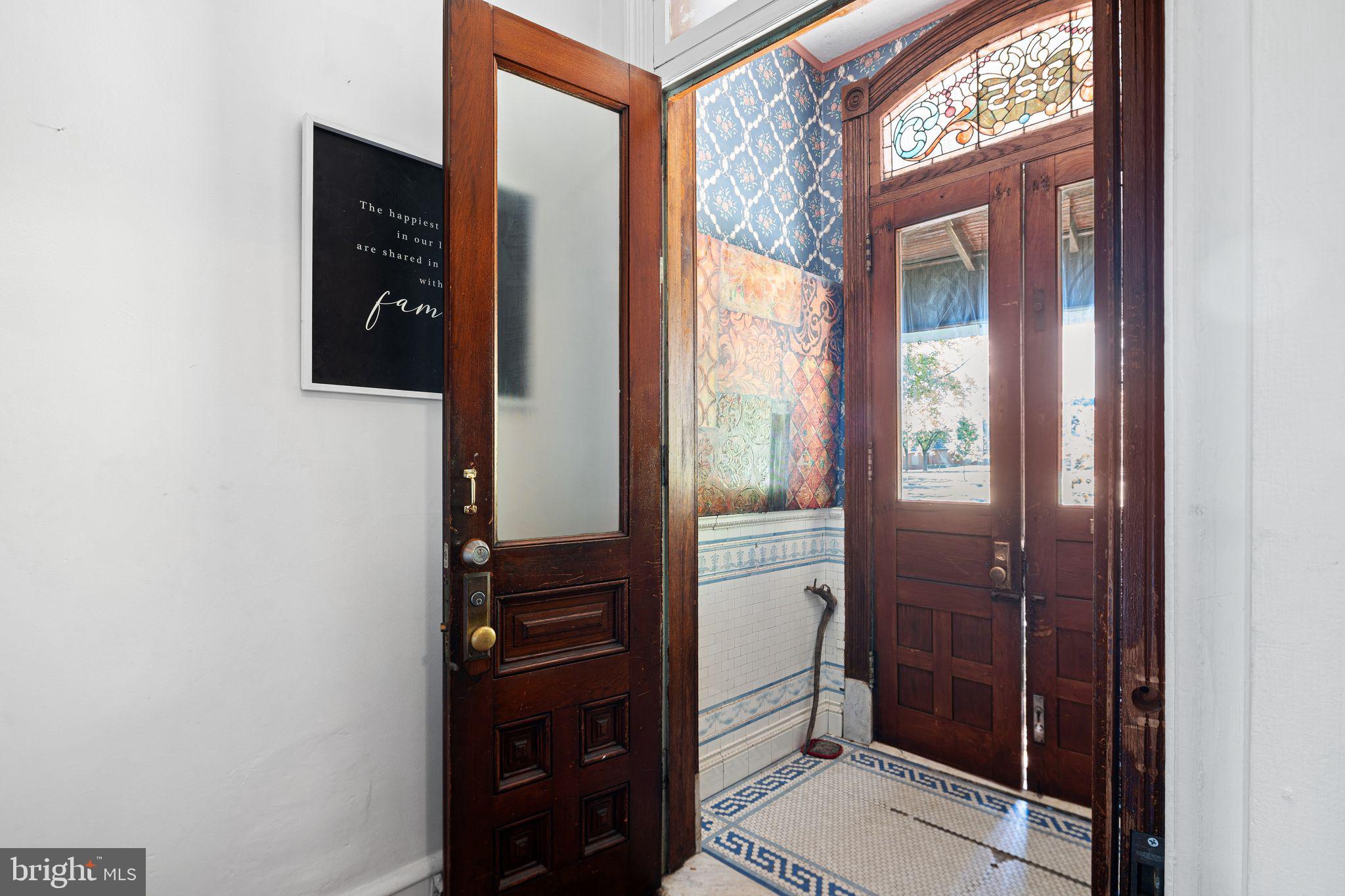 325 DOUGLASS STREET