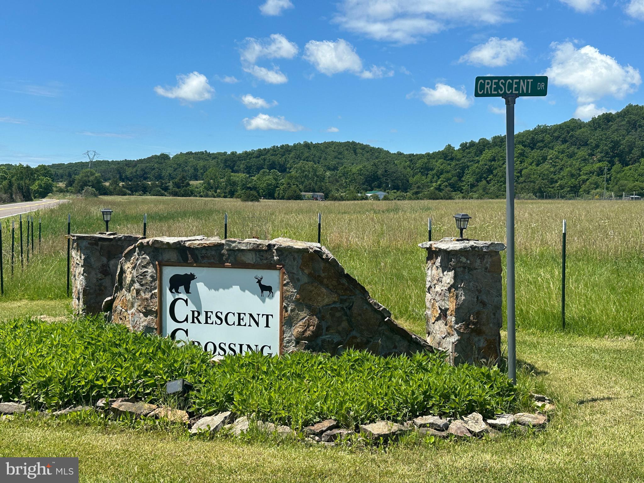 CRESCENT CROSSING - Land