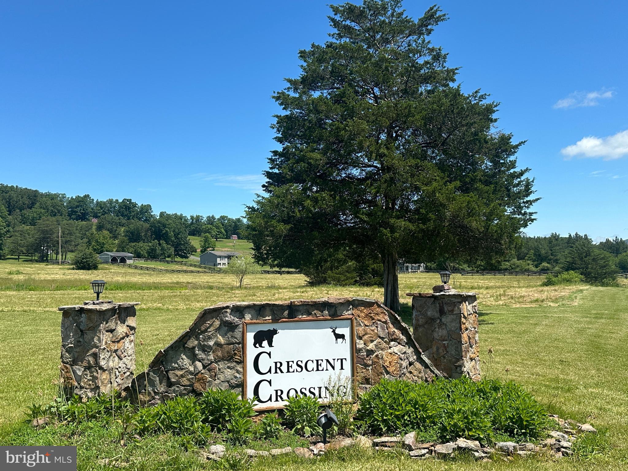 CRESCENT CROSSING - Land