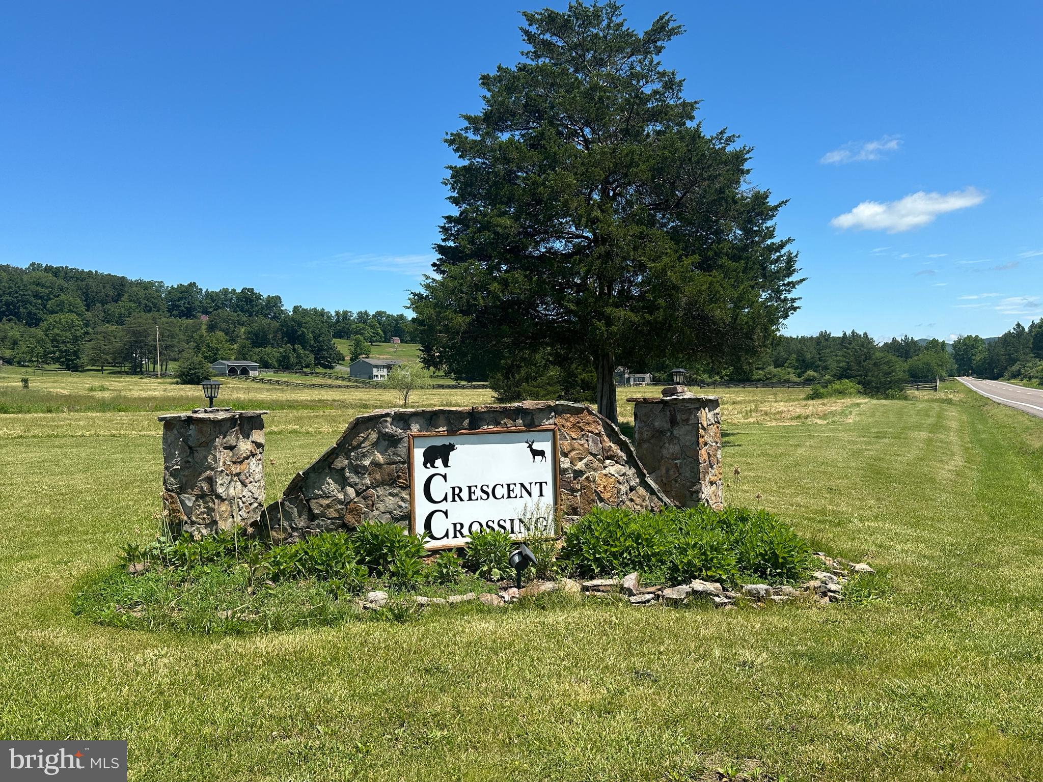 CRESCENT CROSSING - Land