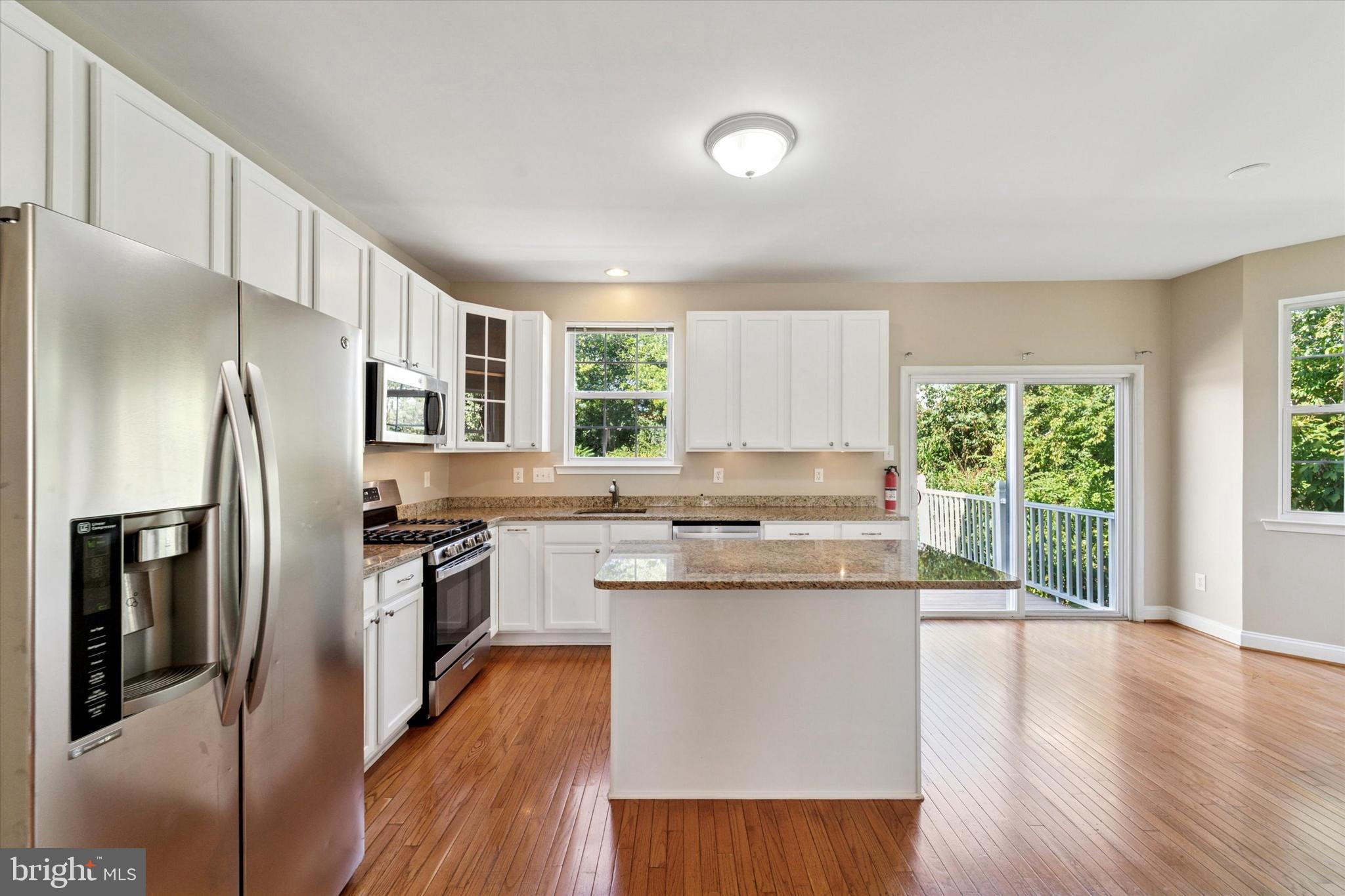 FREEDLEY SQUARE - Residential