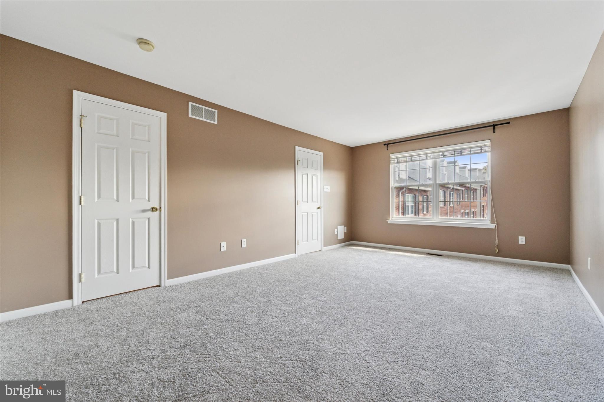 FREEDLEY SQUARE - Residential