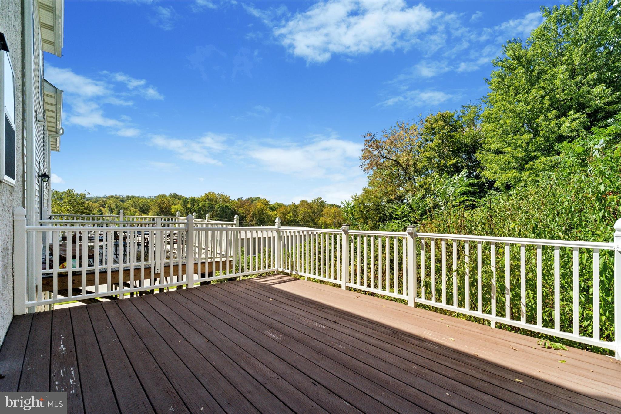 FREEDLEY SQUARE - Residential