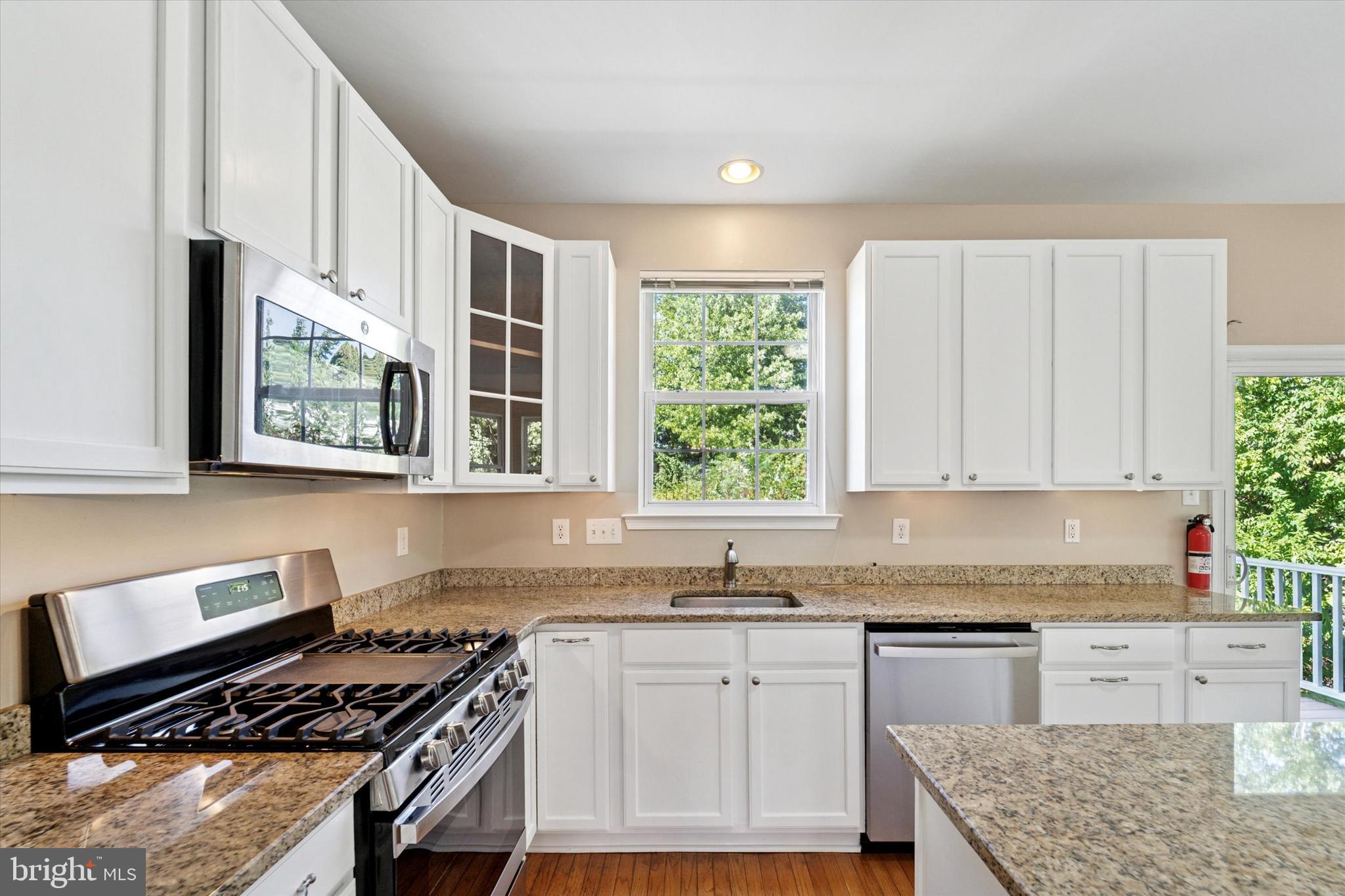 FREEDLEY SQUARE - Residential