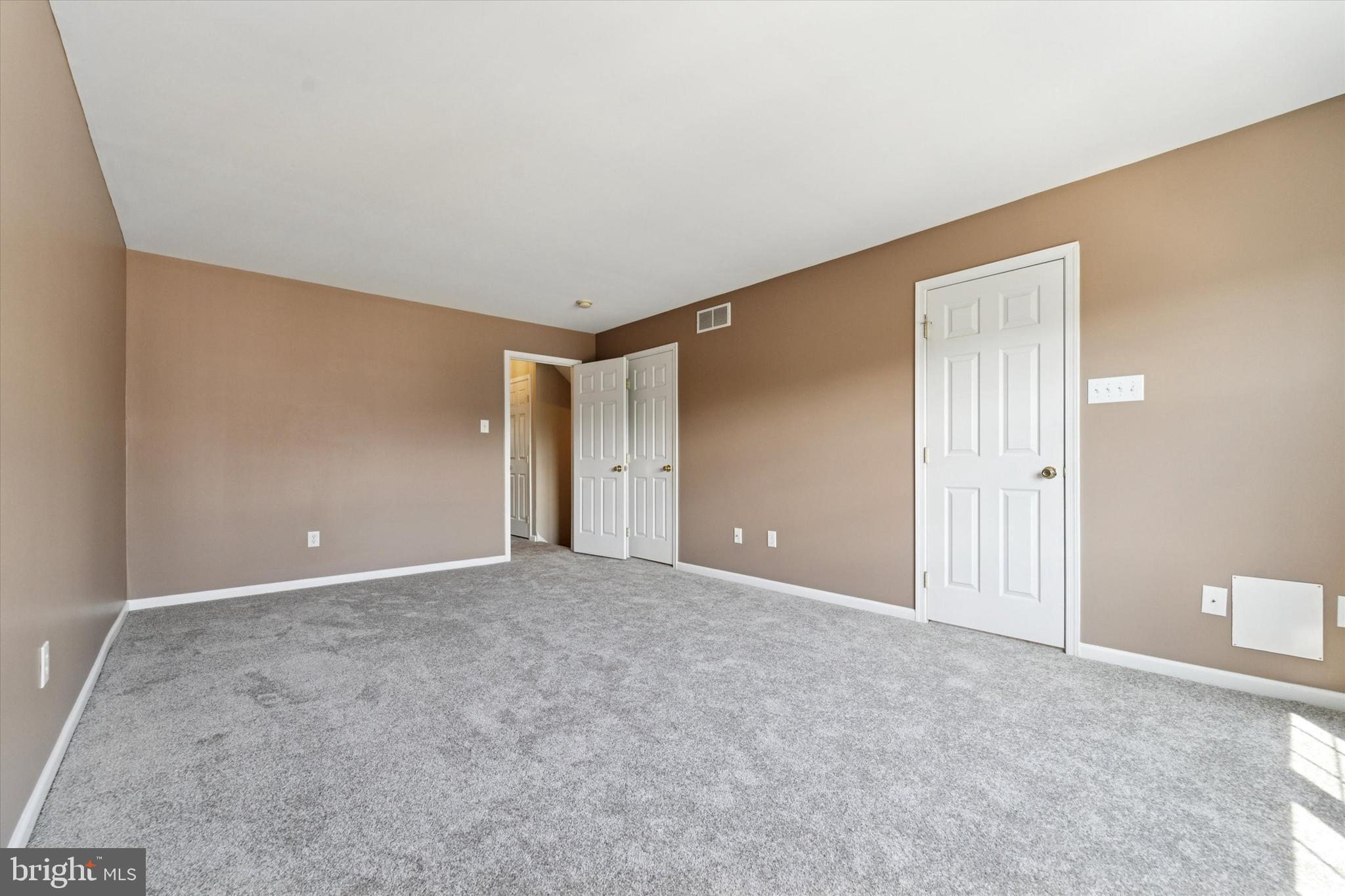 FREEDLEY SQUARE - Residential