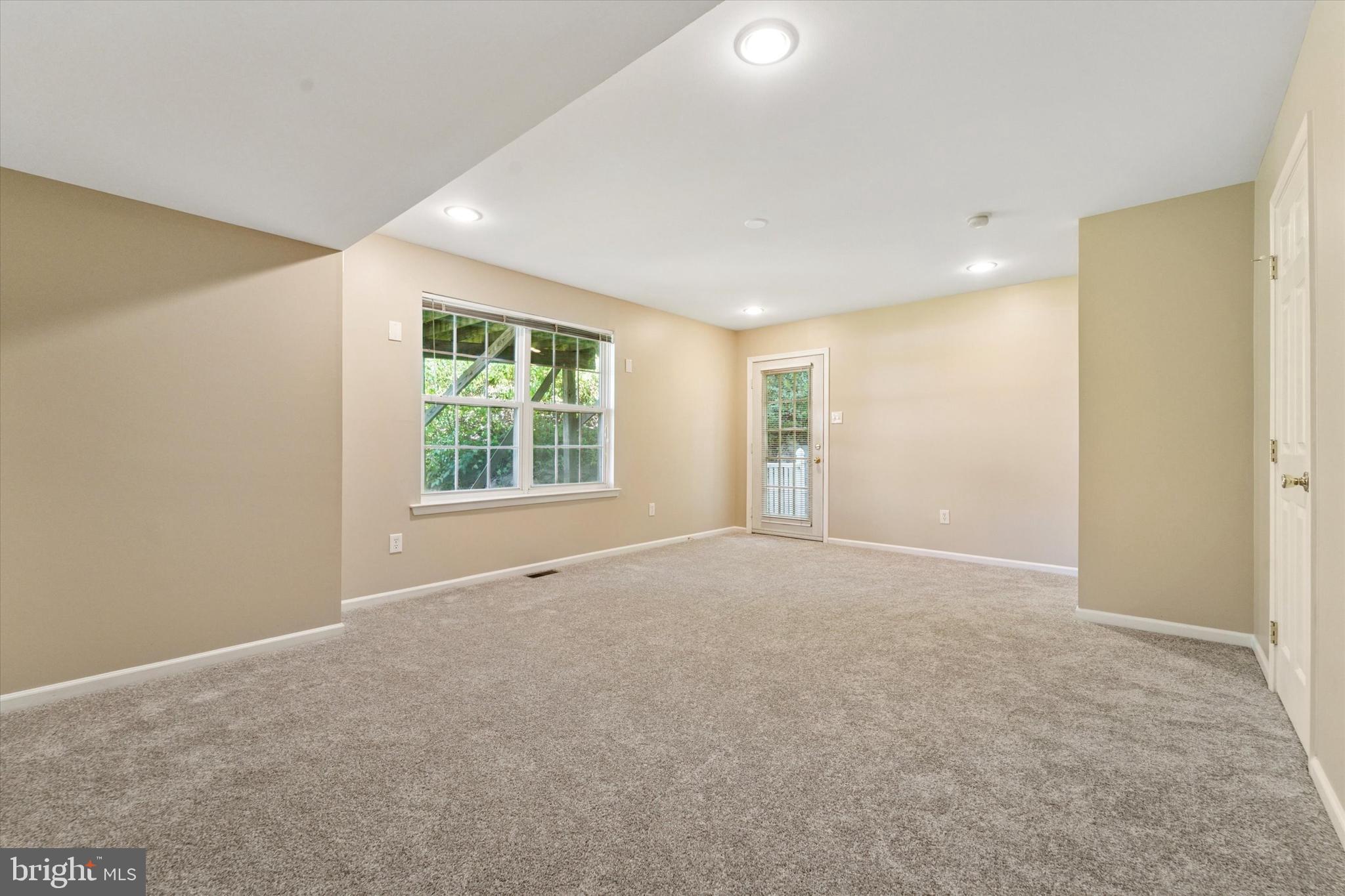 FREEDLEY SQUARE - Residential