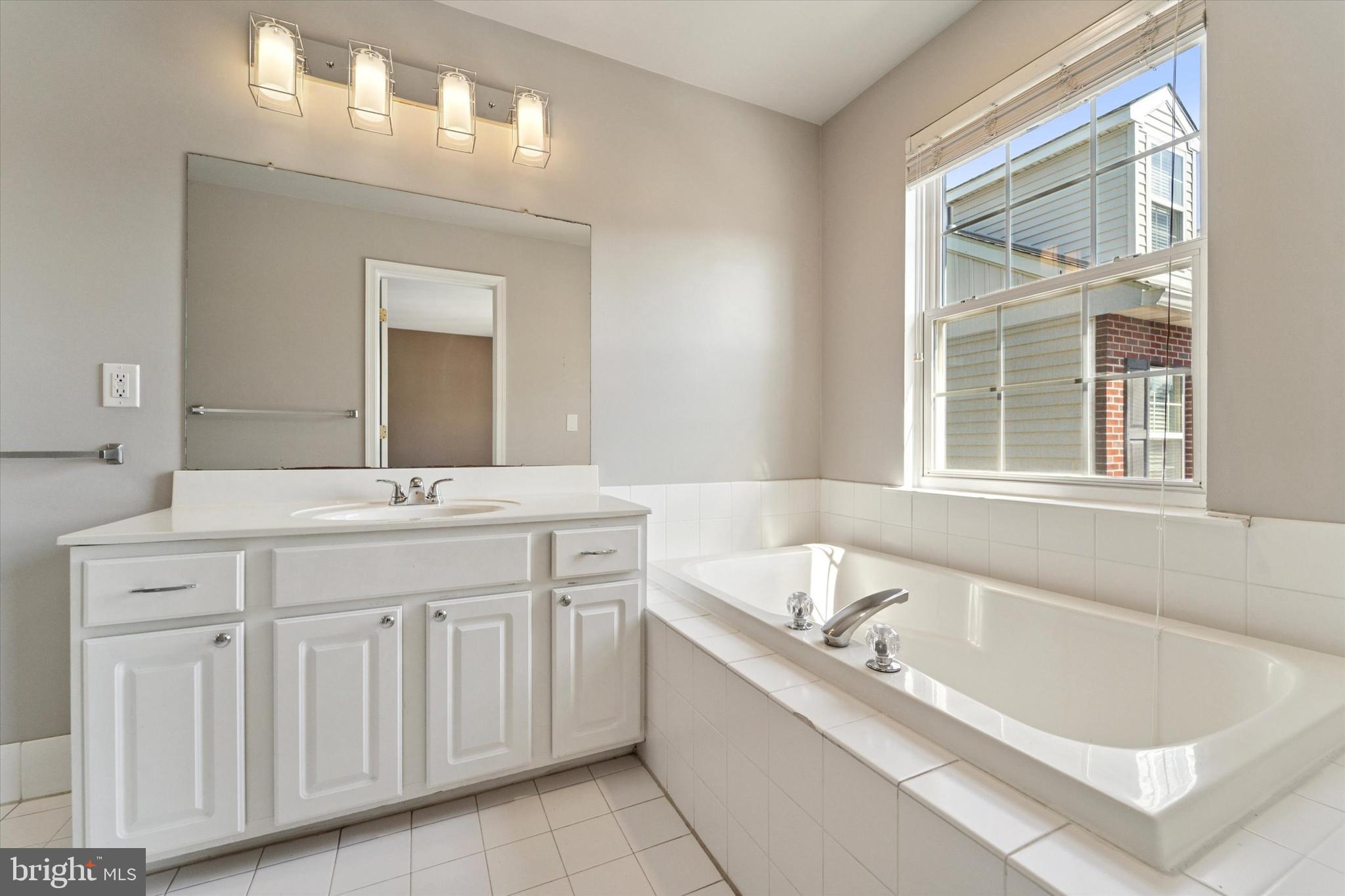 FREEDLEY SQUARE - Residential