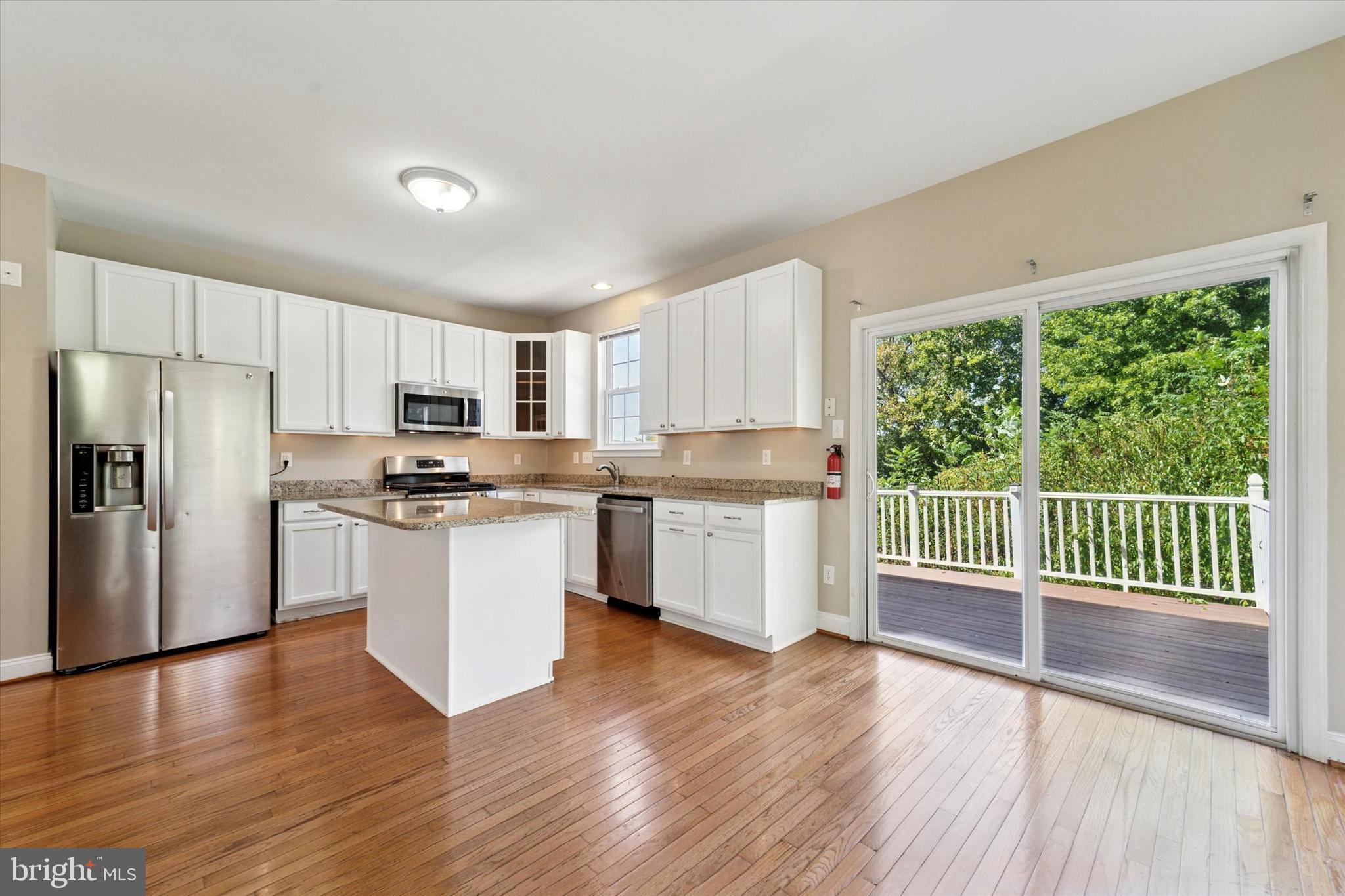 FREEDLEY SQUARE - Residential