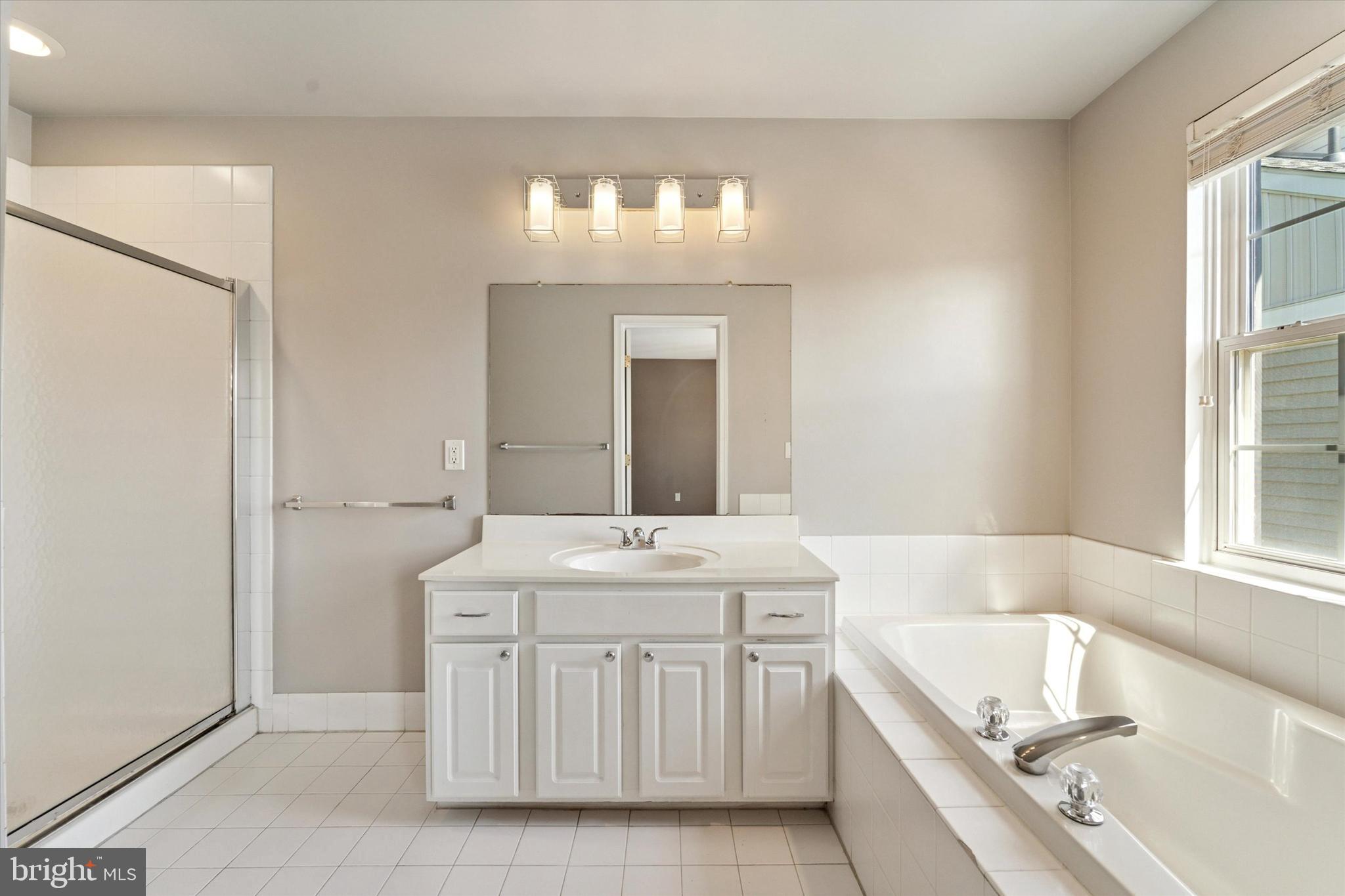 FREEDLEY SQUARE - Residential