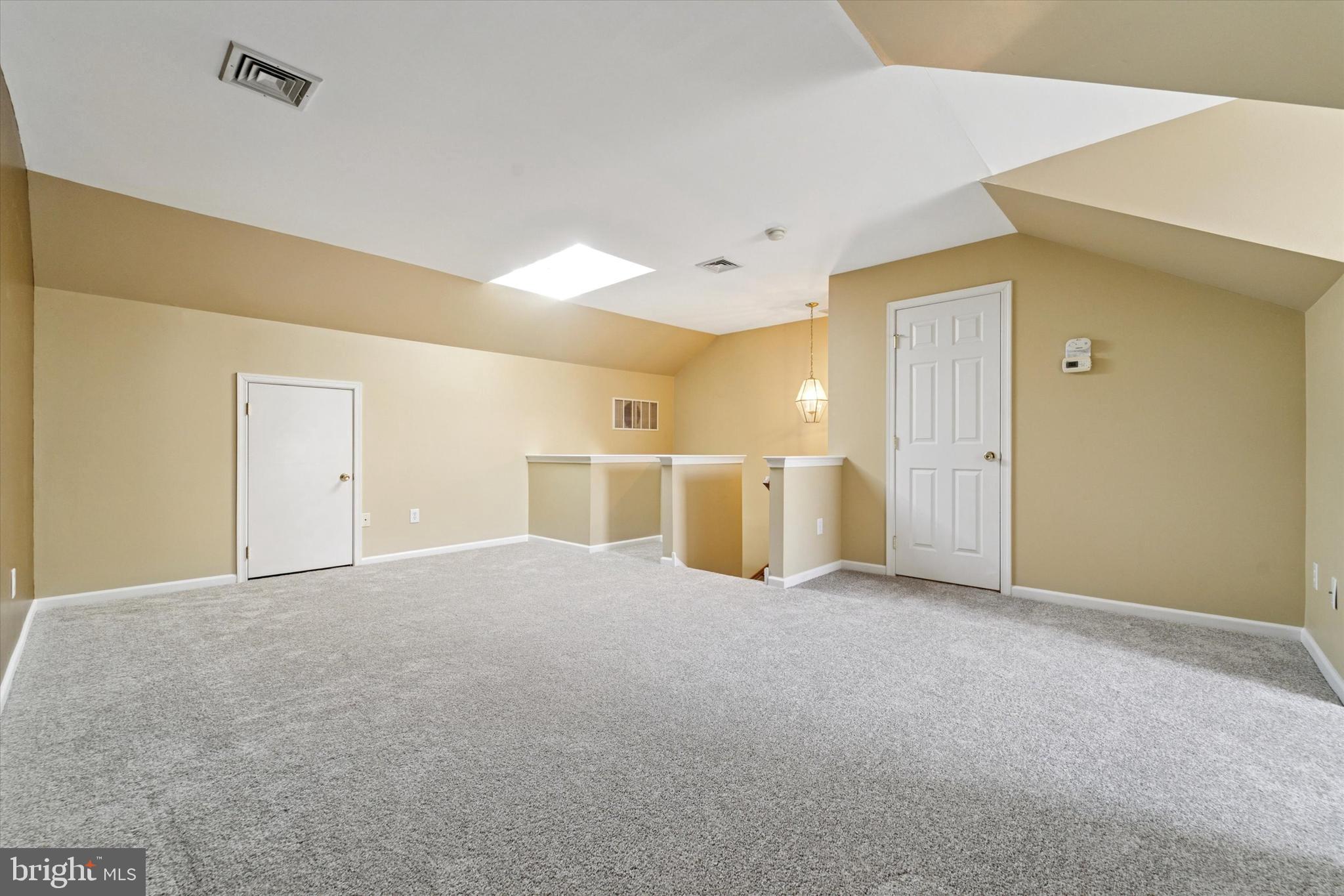 FREEDLEY SQUARE - Residential