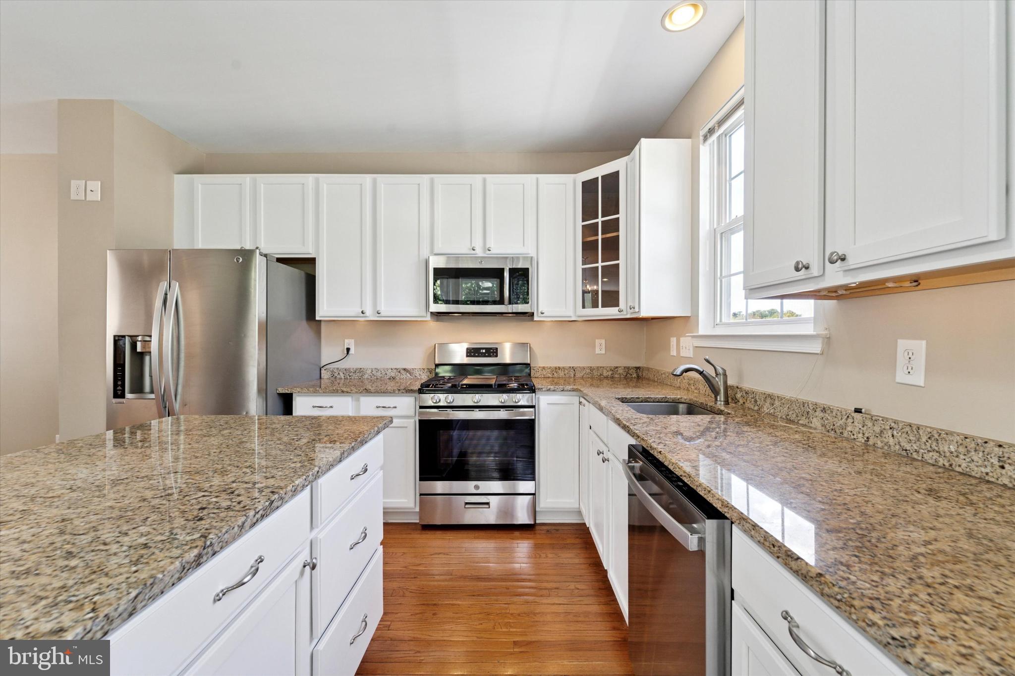 FREEDLEY SQUARE - Residential