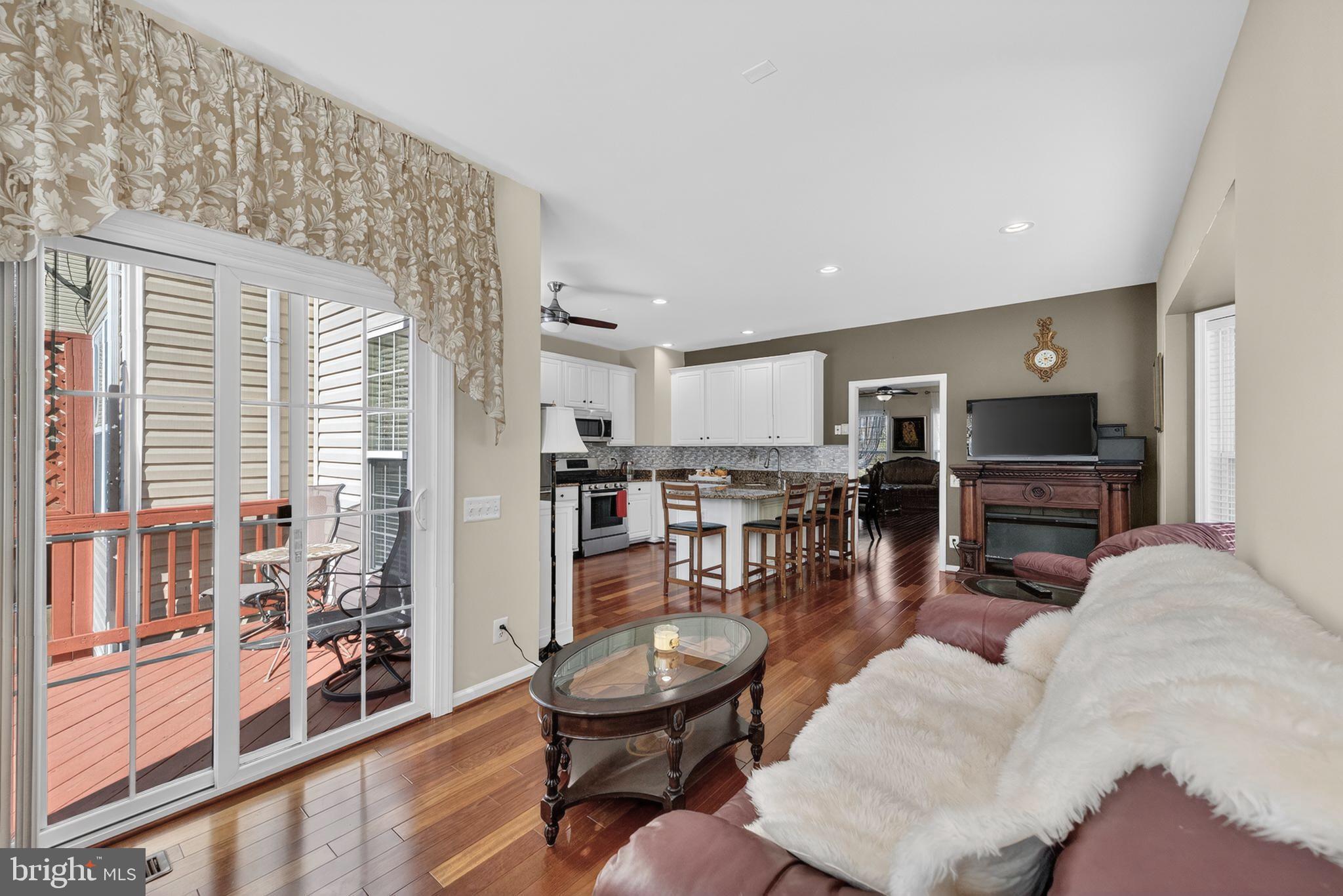 LOUDOUN PARKWAY CENTER - Residential