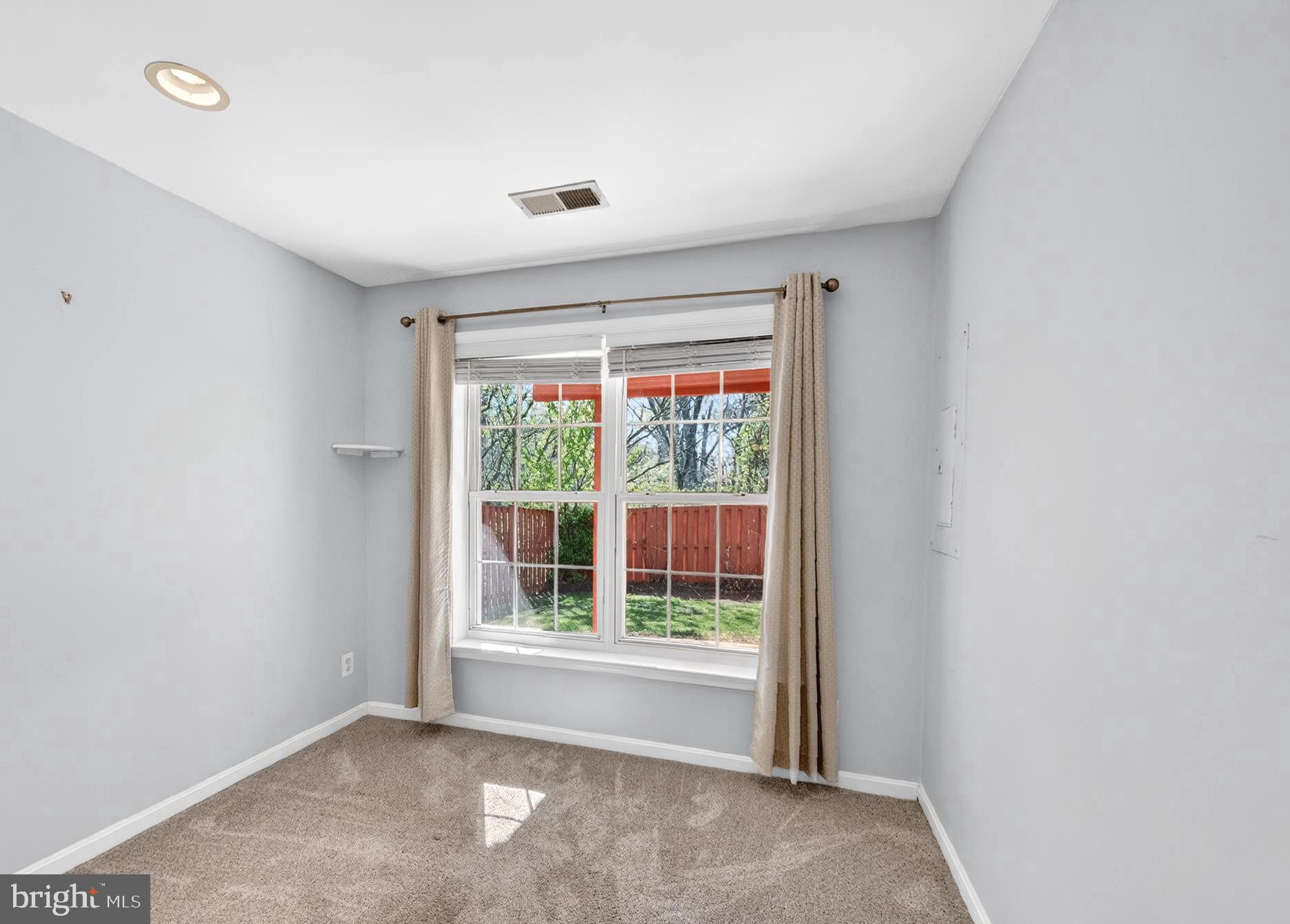 LOUDOUN PARKWAY CENTER - Residential