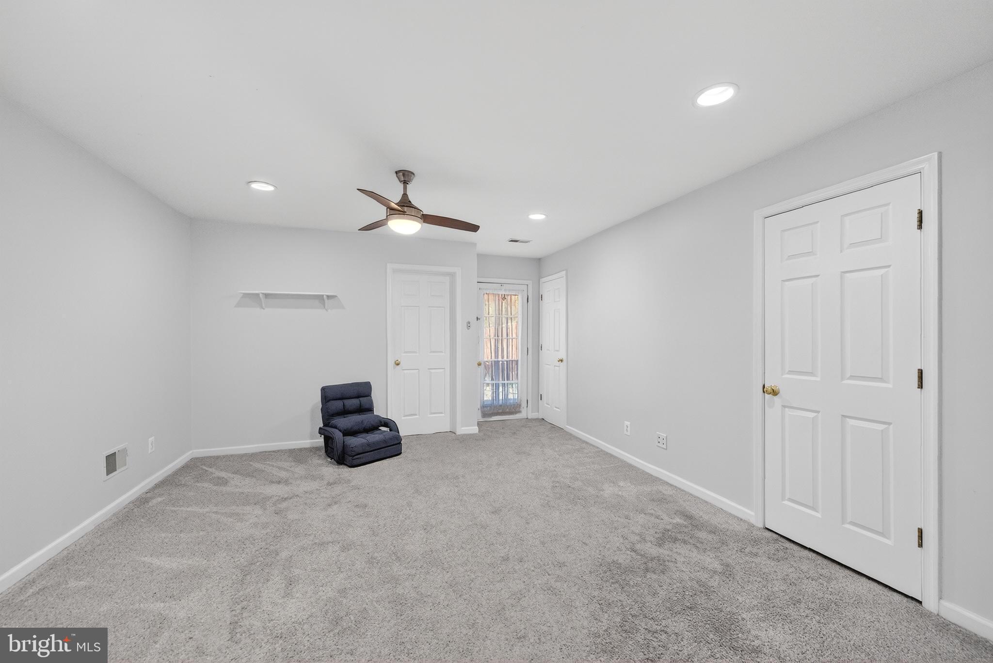 LOUDOUN PARKWAY CENTER - Residential