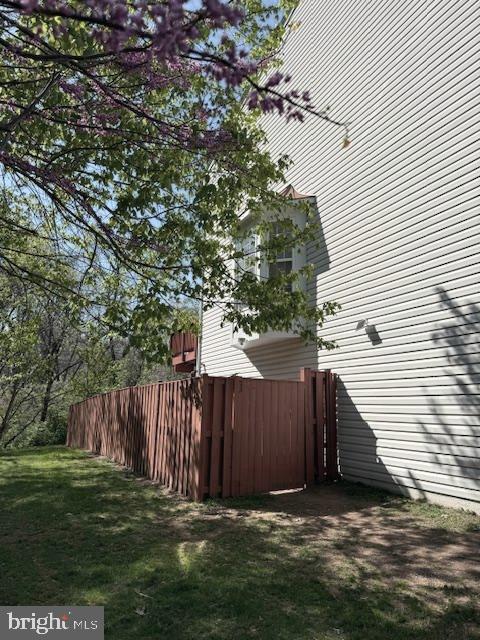 LOUDOUN PARKWAY CENTER - Residential