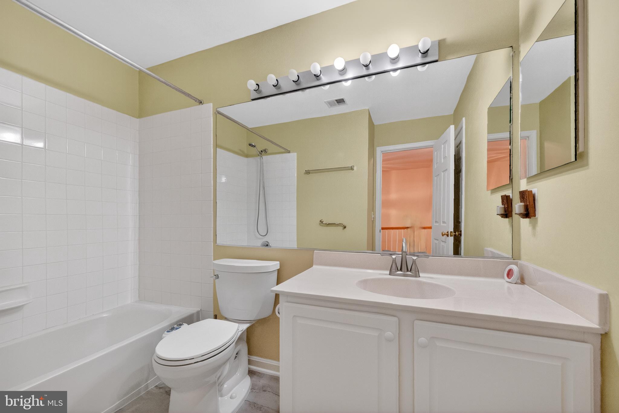 LOUDOUN PARKWAY CENTER - Residential