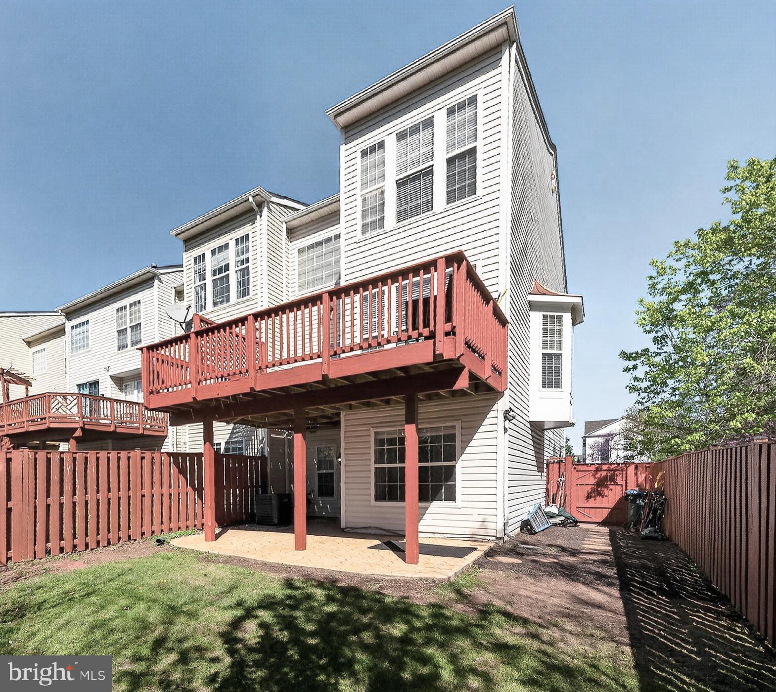 LOUDOUN PARKWAY CENTER - Residential