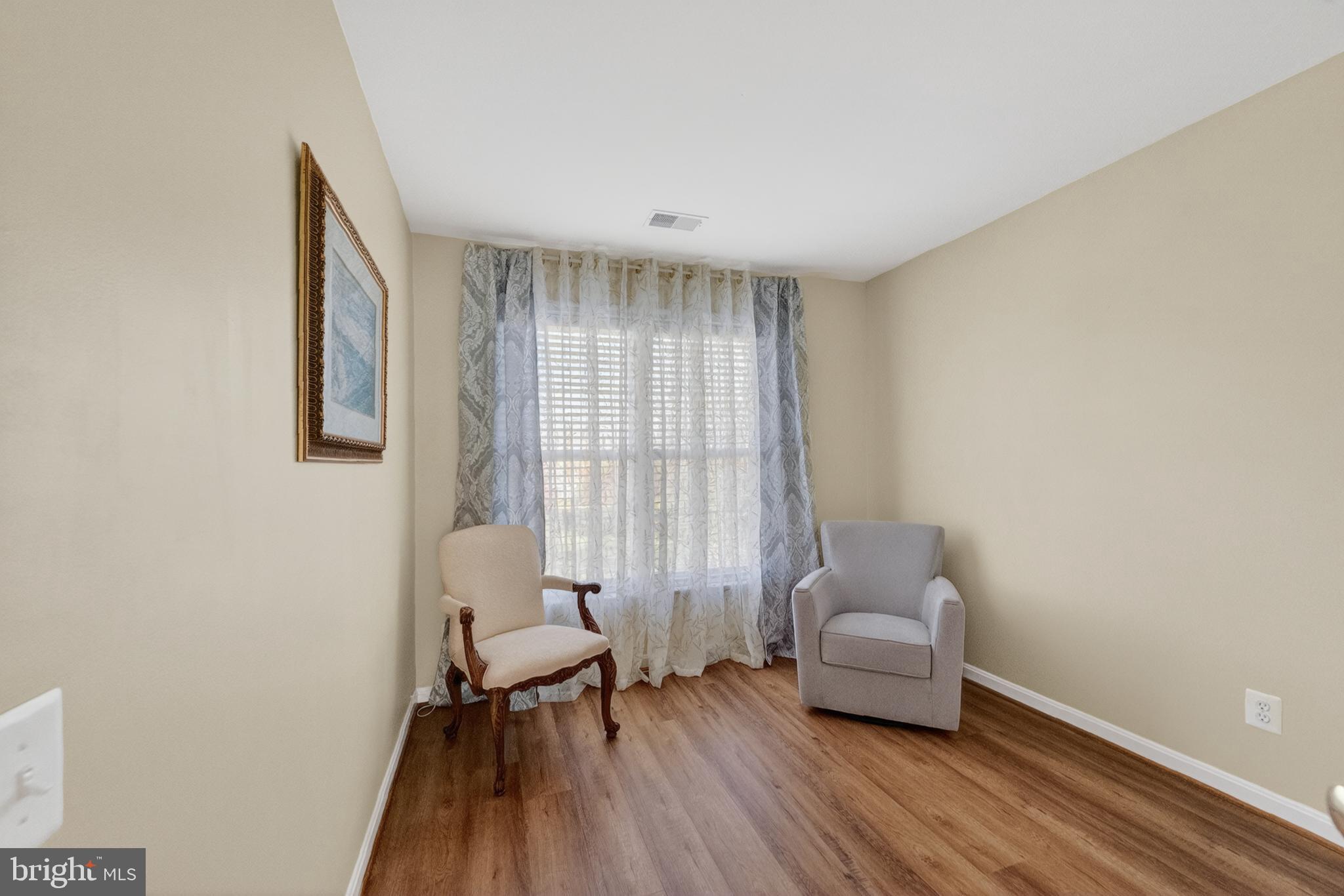 LOUDOUN PARKWAY CENTER - Residential