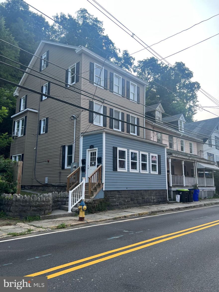2 bedroom 1 bathroom third floor apartment in Port Deposit MD for rent. Rent is $1,000 per month with a $1,000 per month security deposit required. Tenants must make a combined net income of $3,000 per month and have a credit score of 615 or higher to qualify. No smoking and no pets. Tenants pay electric monthly and then $75.00 per month for water/sewer/trash.