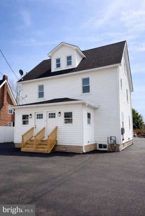 Townhouse For Rent - 2125 1/2 Oakland Rd<br/> BALTIMORE, MD 21220