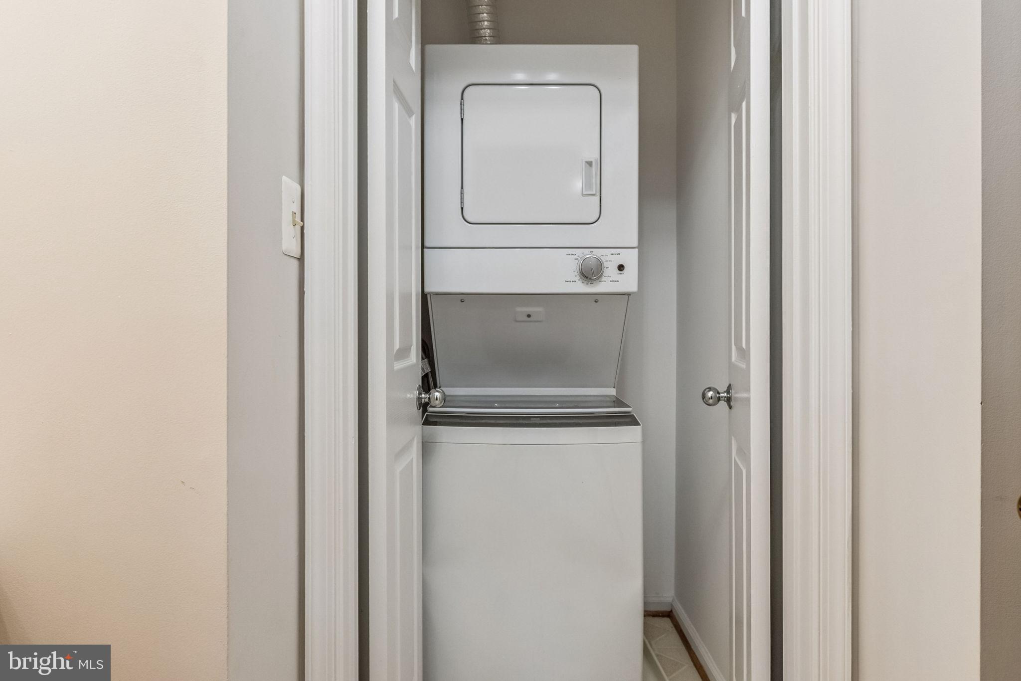 HAMPTON POINTE - Residential