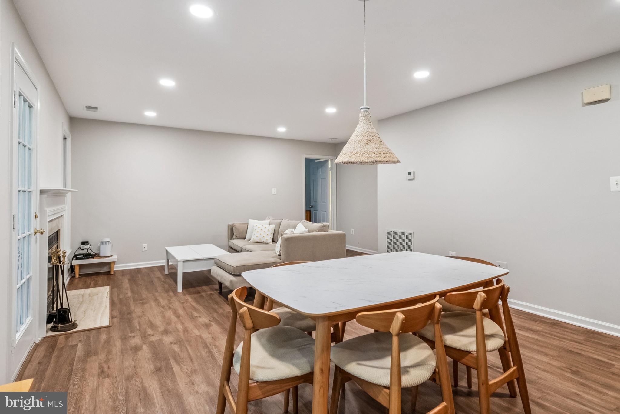 HAMPTON POINTE - Residential