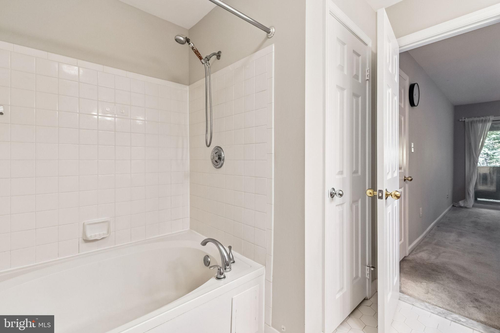 HAMPTON POINTE - Residential