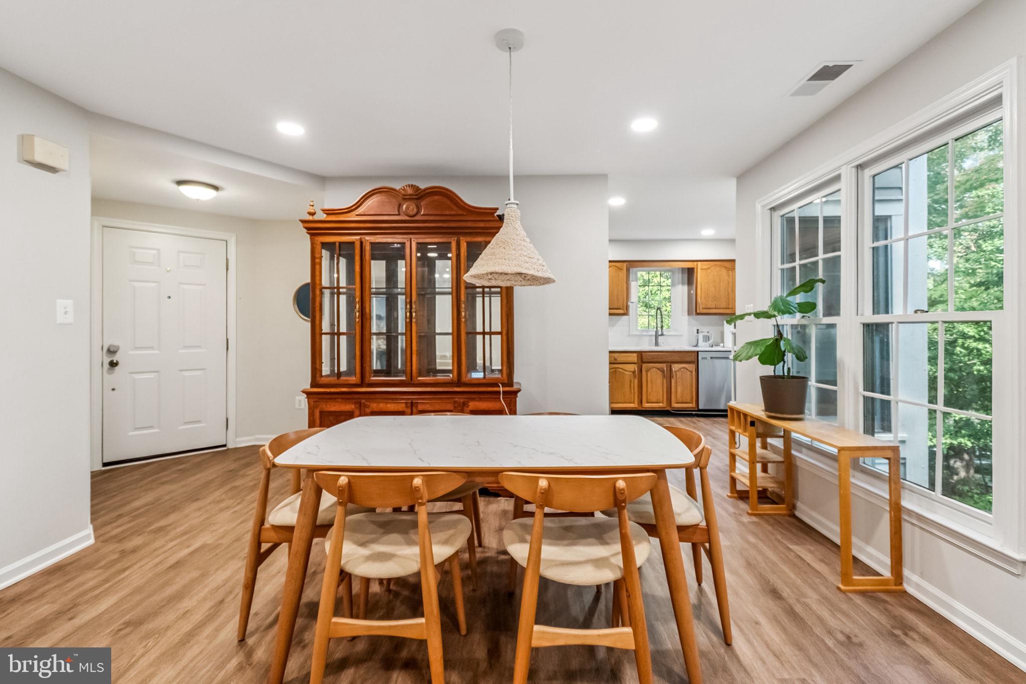 HAMPTON POINTE - Residential