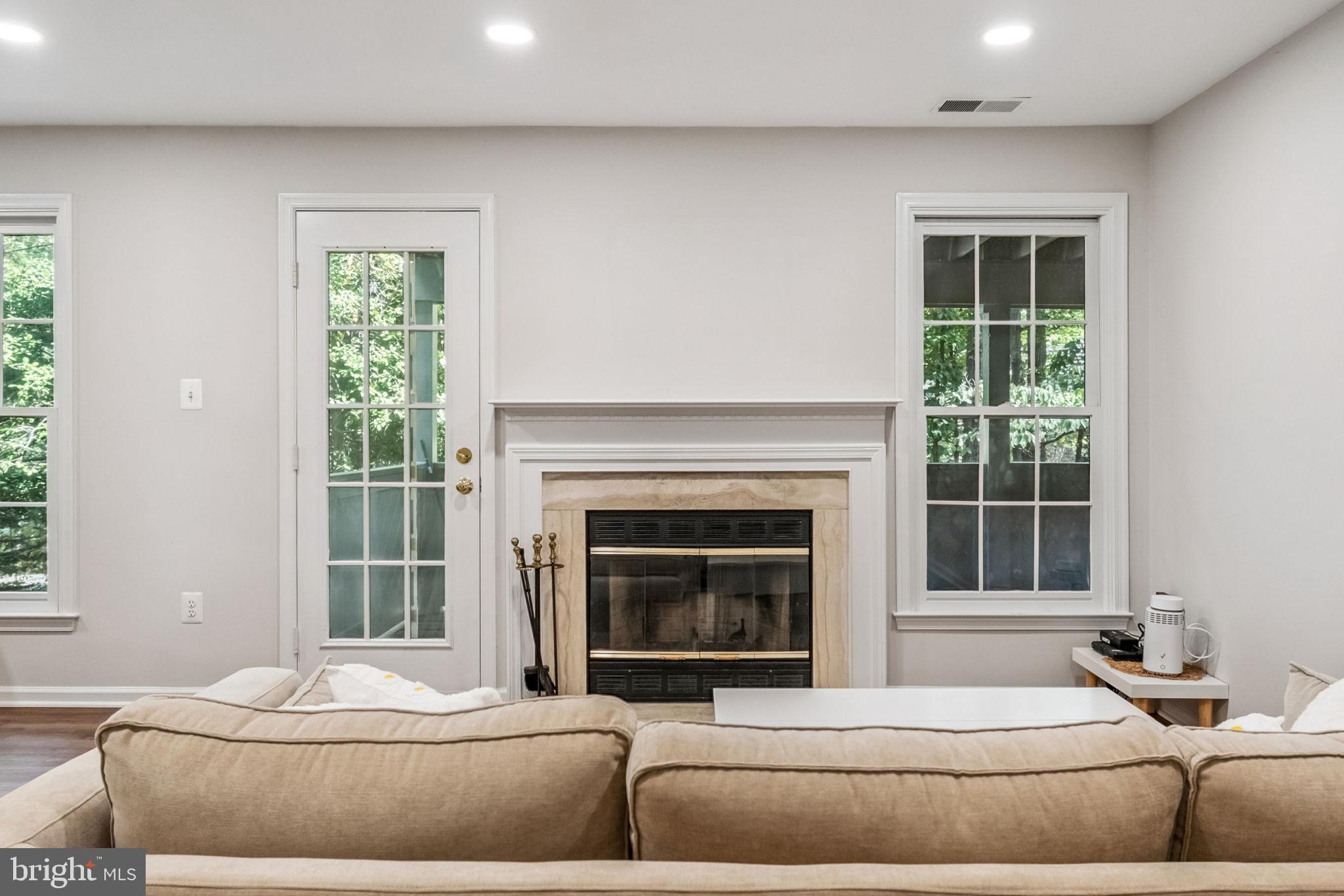 HAMPTON POINTE - Residential