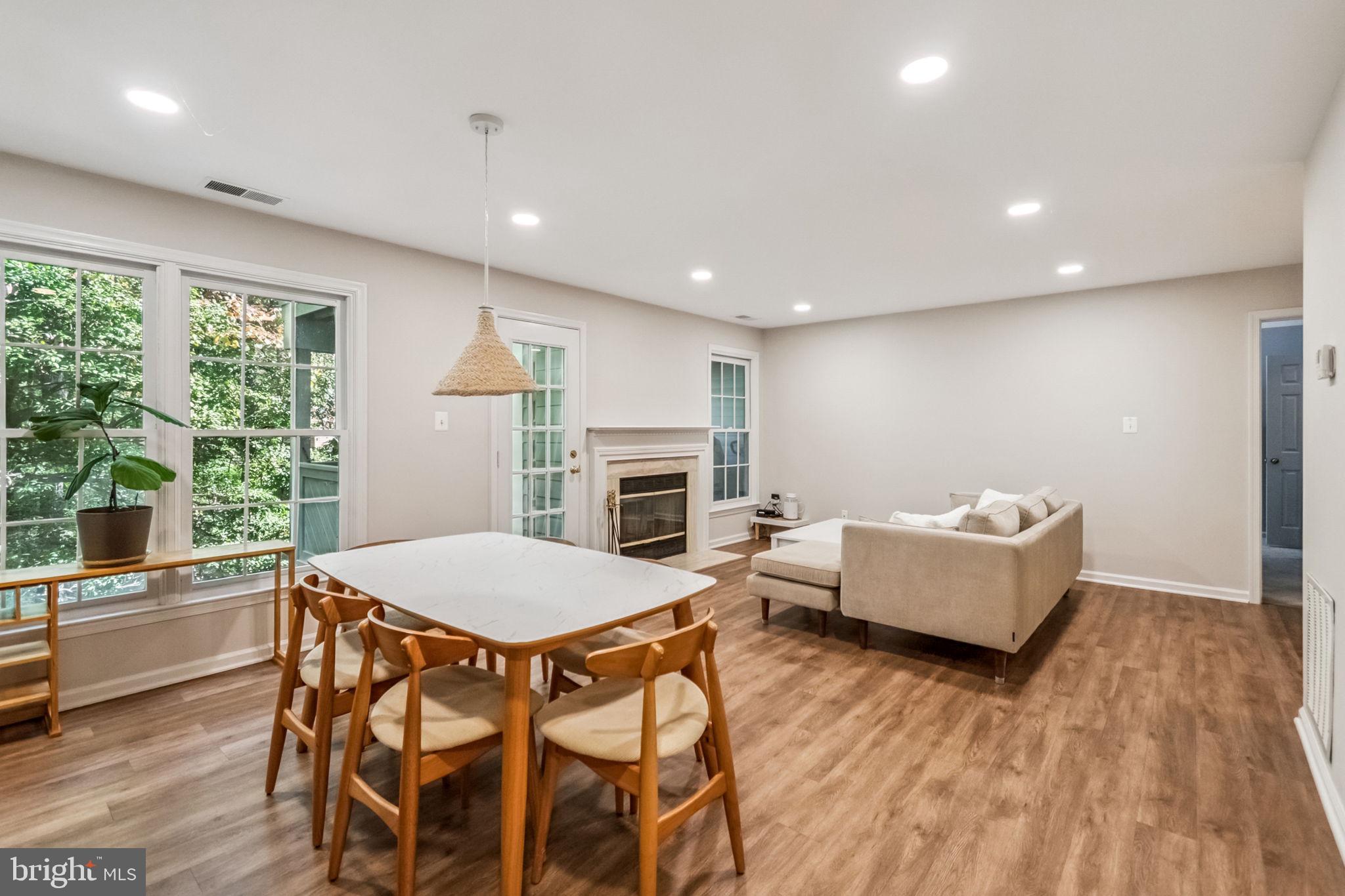 HAMPTON POINTE - Residential