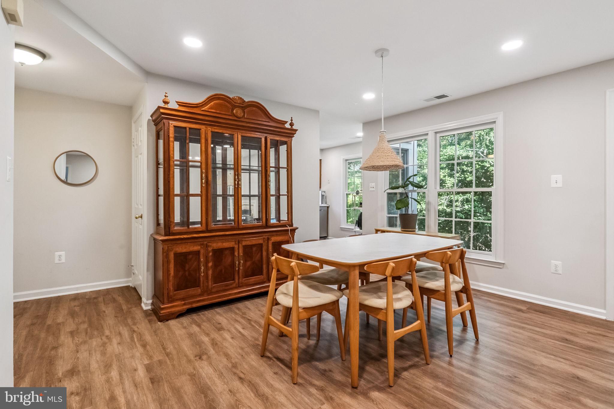 HAMPTON POINTE - Residential