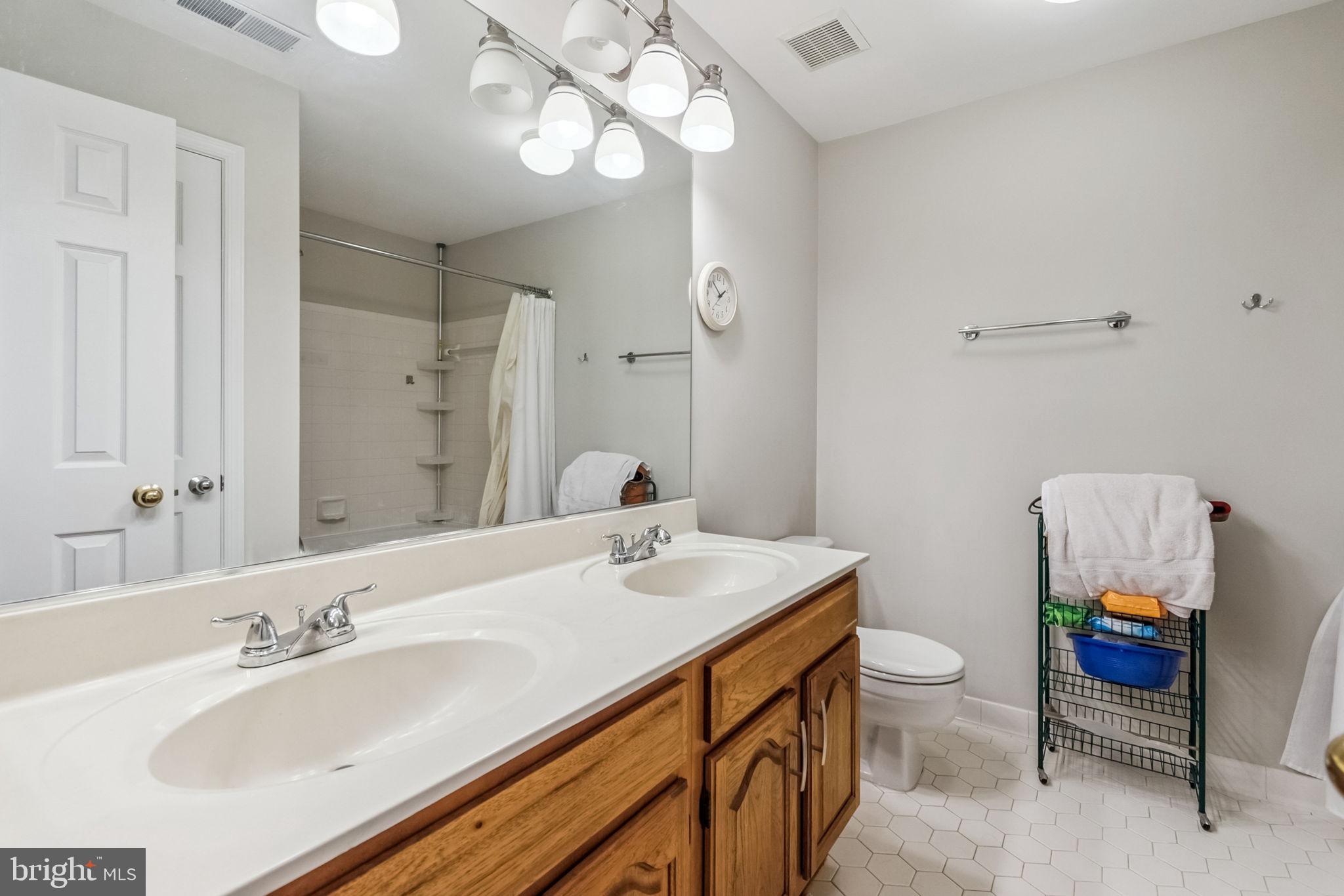 HAMPTON POINTE - Residential