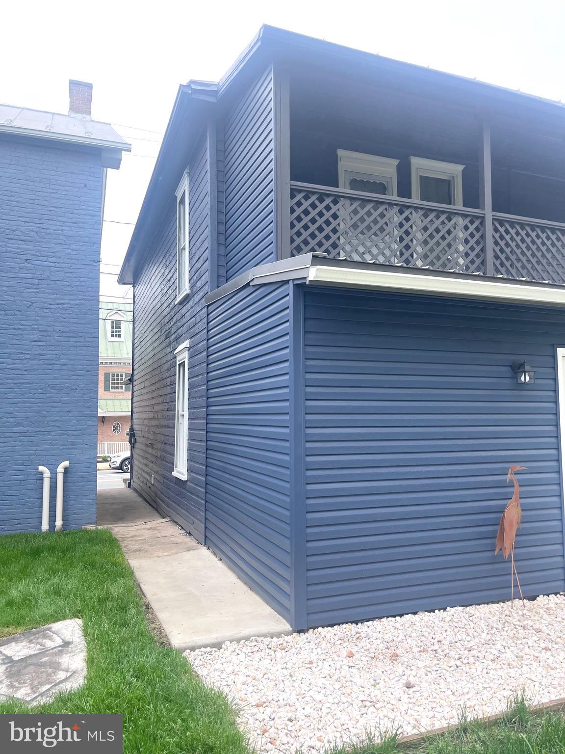 402 E KING STREET