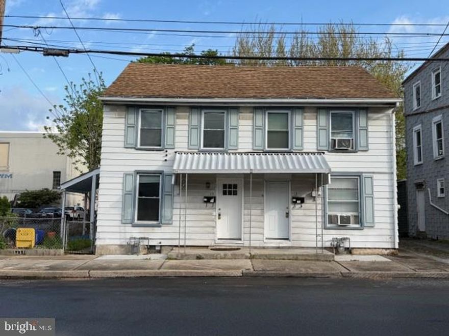2 unit in Middletown Borough.  Rent both or live in one side and rent the other.  Each unit offers 3 beds and 1 bath.  Everything is metered separatley.  Both units have natural gas forced air for heating.  Each unit has a new natural gas water heater.  Conveniently located to shops, food, and transportation.