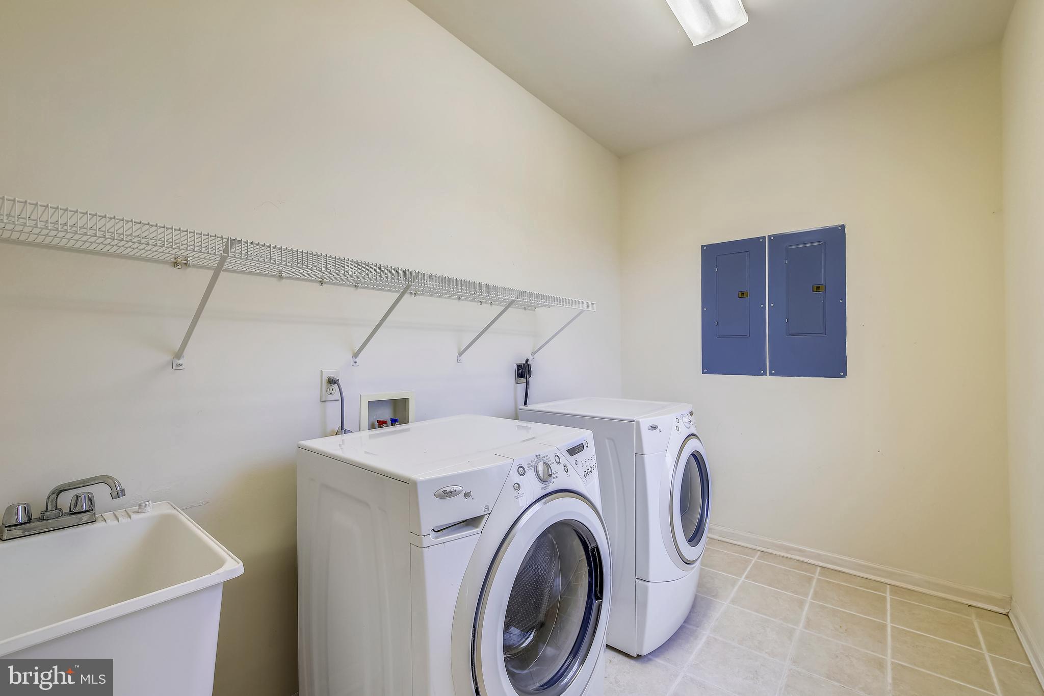 FAIRWAY MANOR - Residential